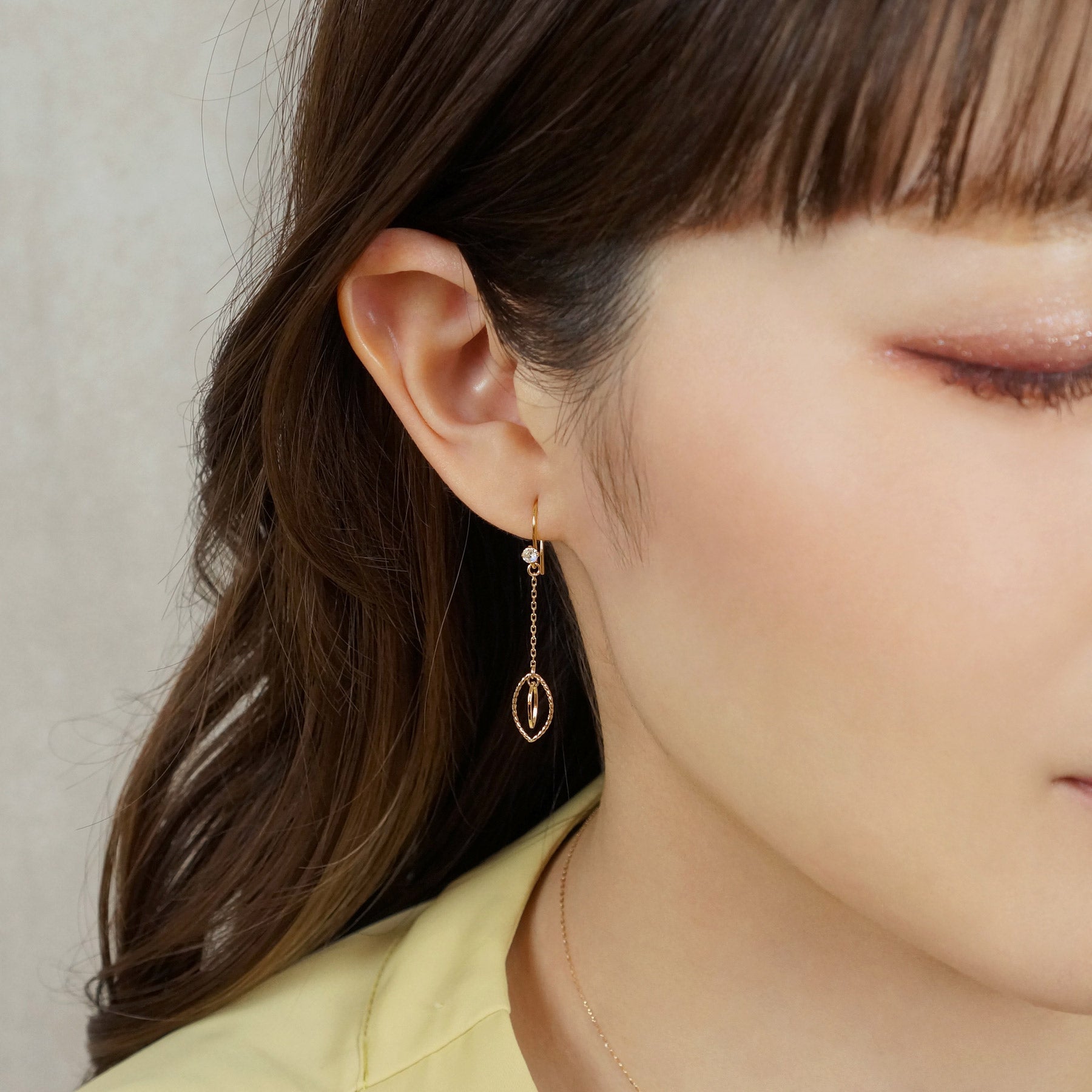 [Palette] 10K Yellow Gold Marquise Double Charms - Model Image