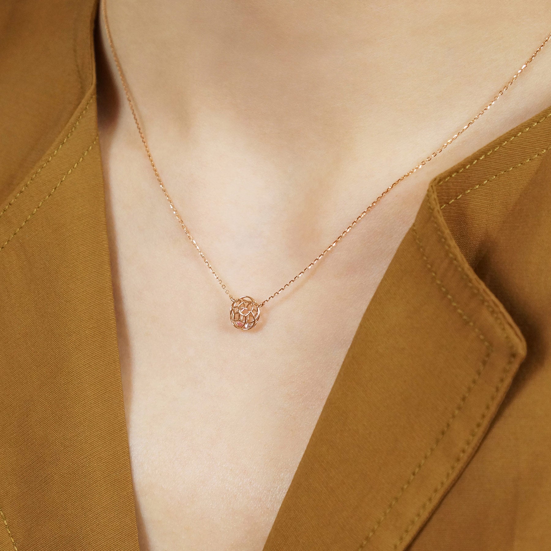 [Pannier] 18K Rose Gold Cherry Blossoms Necklace [Limited Quantity] - Model Image