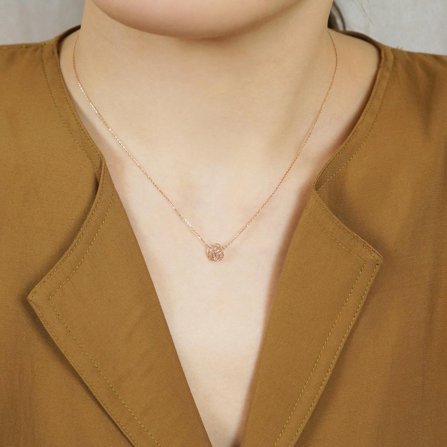 [Pannier] 18K Rose Gold Cherry Blossoms Necklace [Limited Quantity] - Model Image