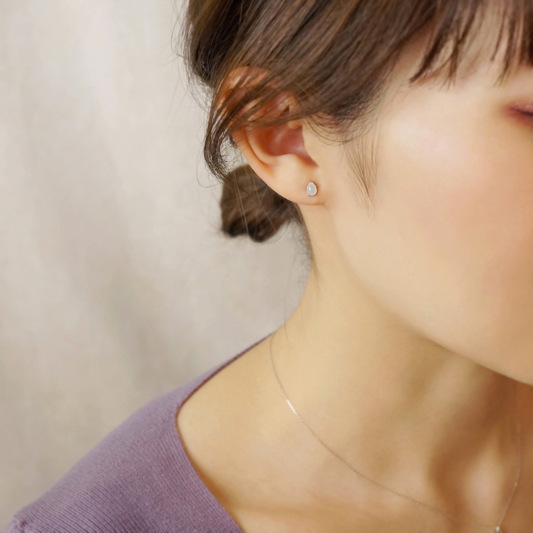 [Second Earrings] 18K Yellow Gold Milky Aquamarine Drop Earrings - Model Image