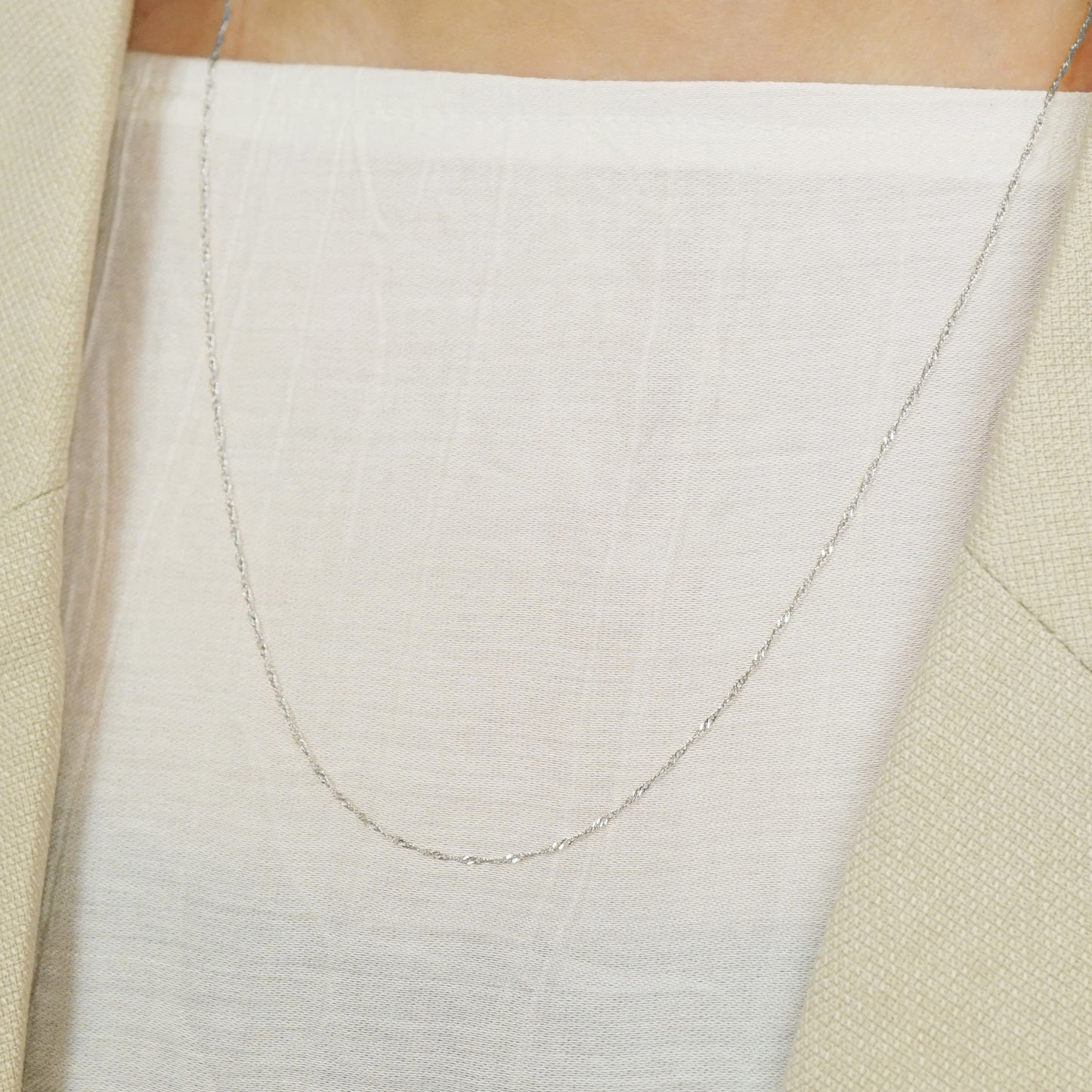 10K Screw Chain Necklace 50cm (White Gold) - Model Image