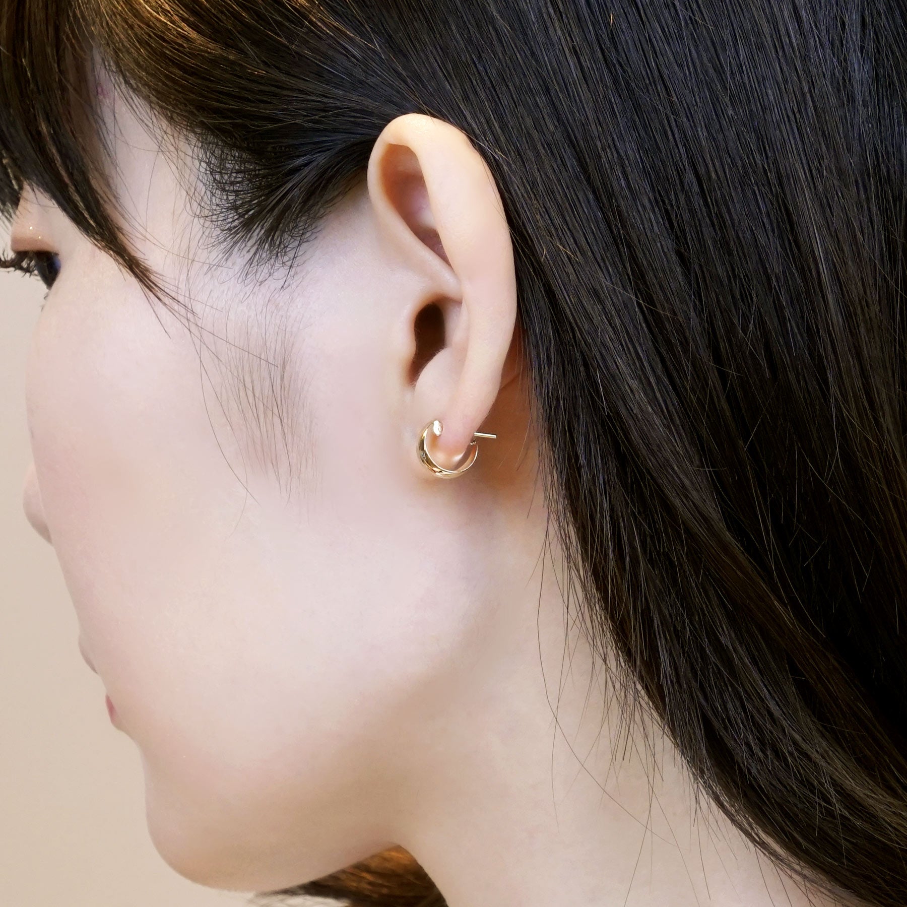 18K/10K Yellow Gold Chunky Mini Hoop Earrings - Model Image