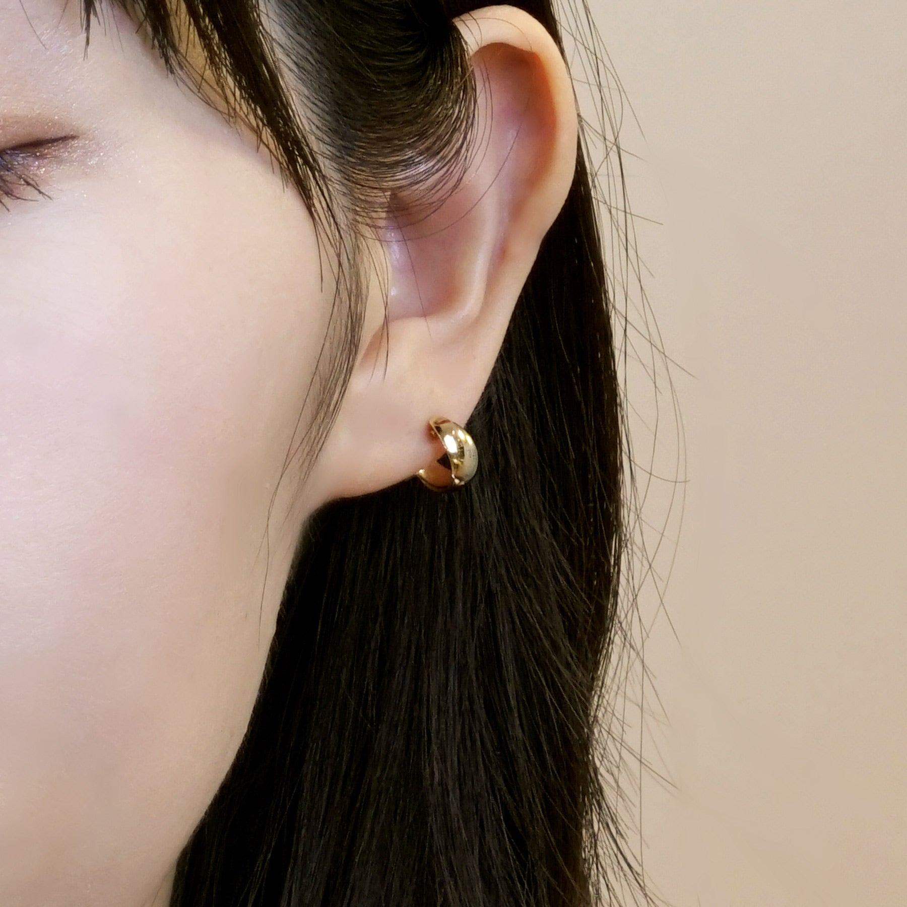18K/10K Yellow Gold Chunky Mini Hoop Earrings - Model Image