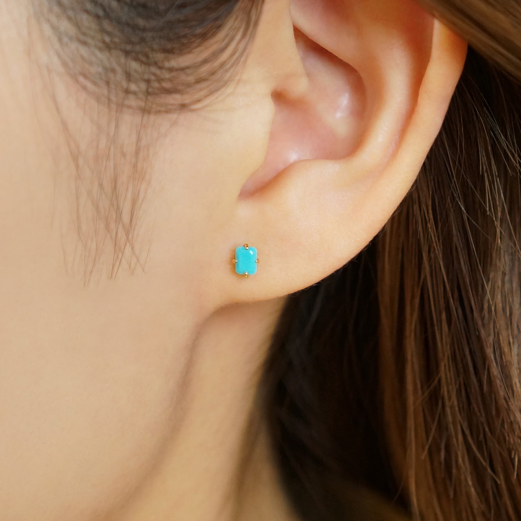 [Second Earrings] 18K Yellow Gold Turquoise Earrings - Model Image