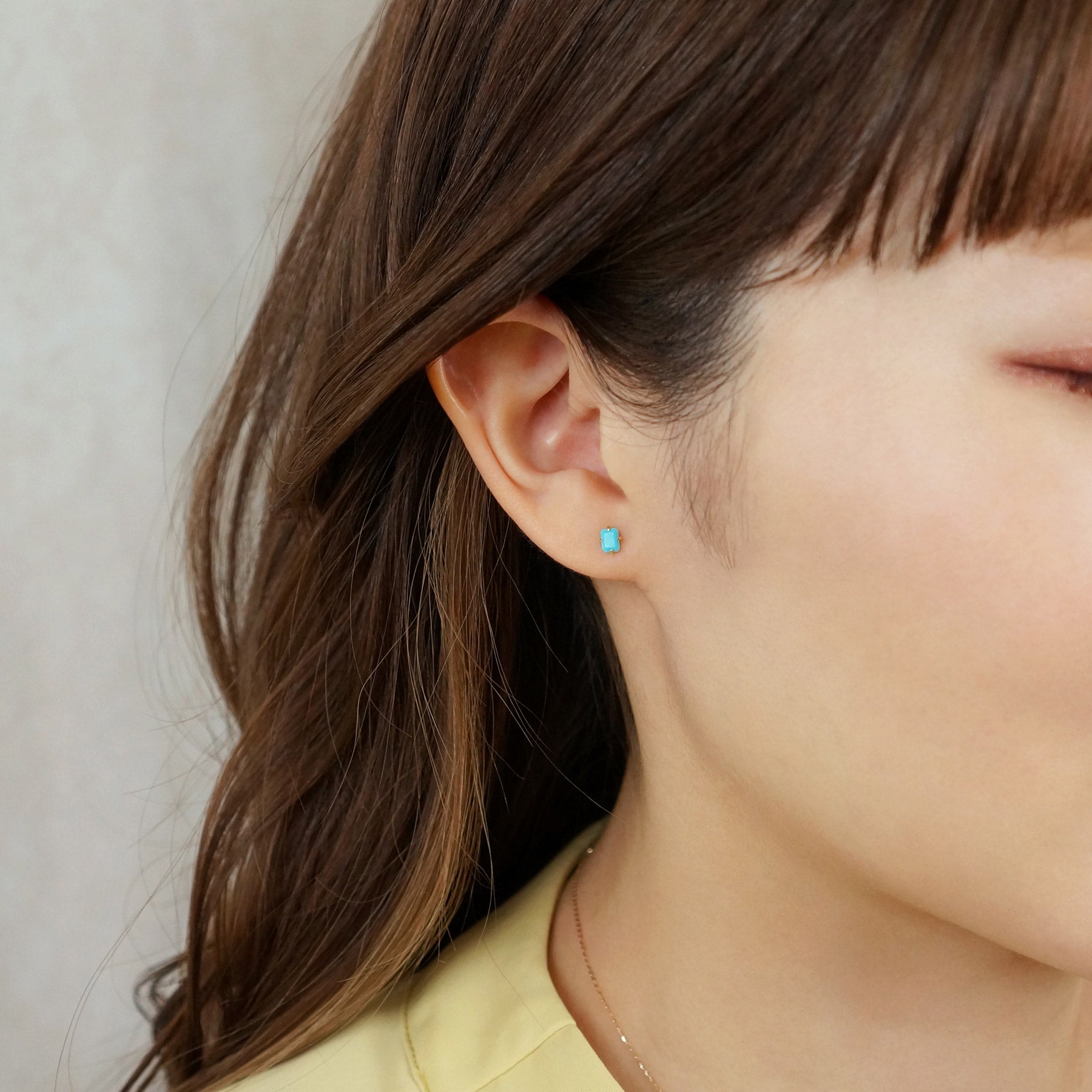 [Second Earrings] 18K Yellow Gold Turquoise Earrings - Model Image