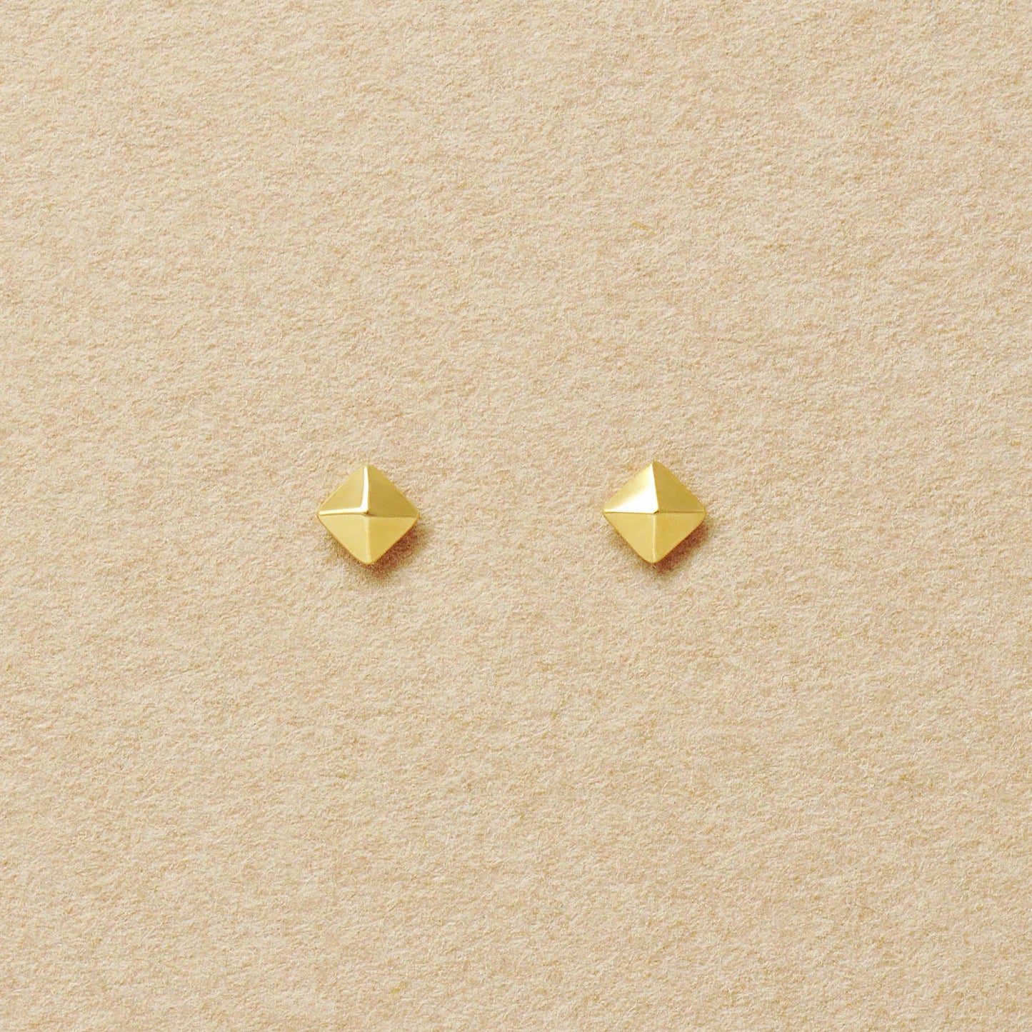 [Second Earrings] 18K Pyramid Stud Earrings (Yellow Gold) - Product Image