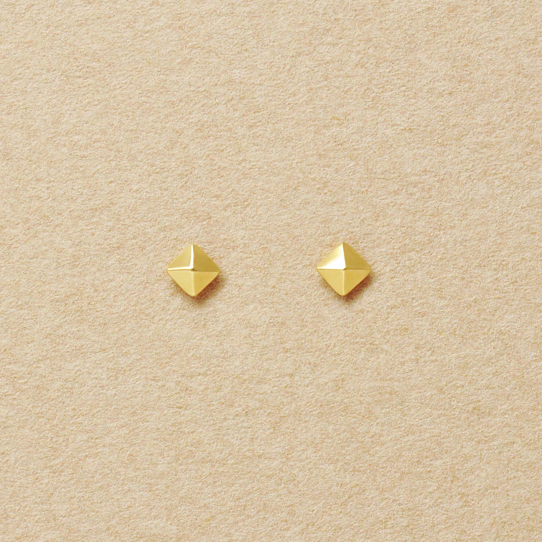 [Second Earrings] 18K Pyramid Stud Earrings (Yellow Gold) - Product Image