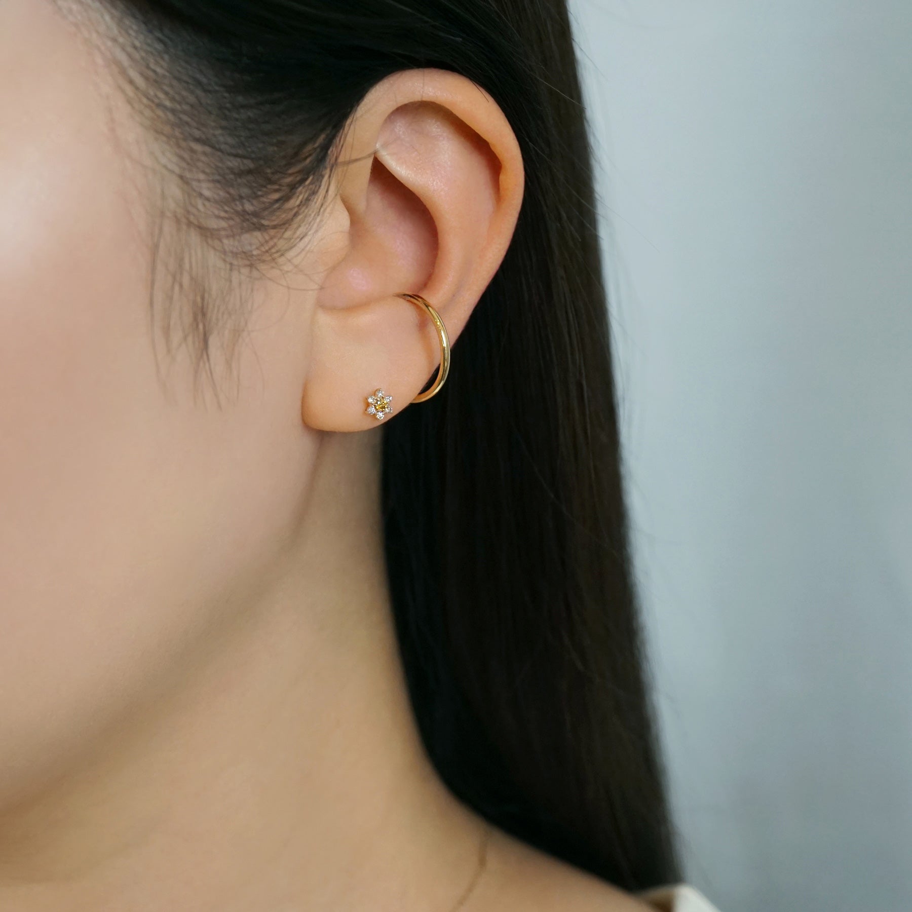 [Solo Earring] 10K Diamond Lumiere Mini Earring (OD) (Yellow Gold) - Model Image