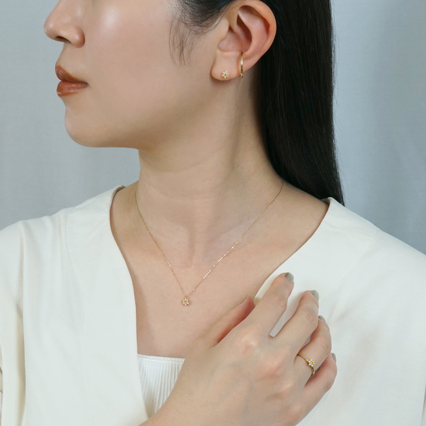 [Solo Earring] 10K Diamond Lumiere Mini Earring (OD) (Yellow Gold) - Model Image