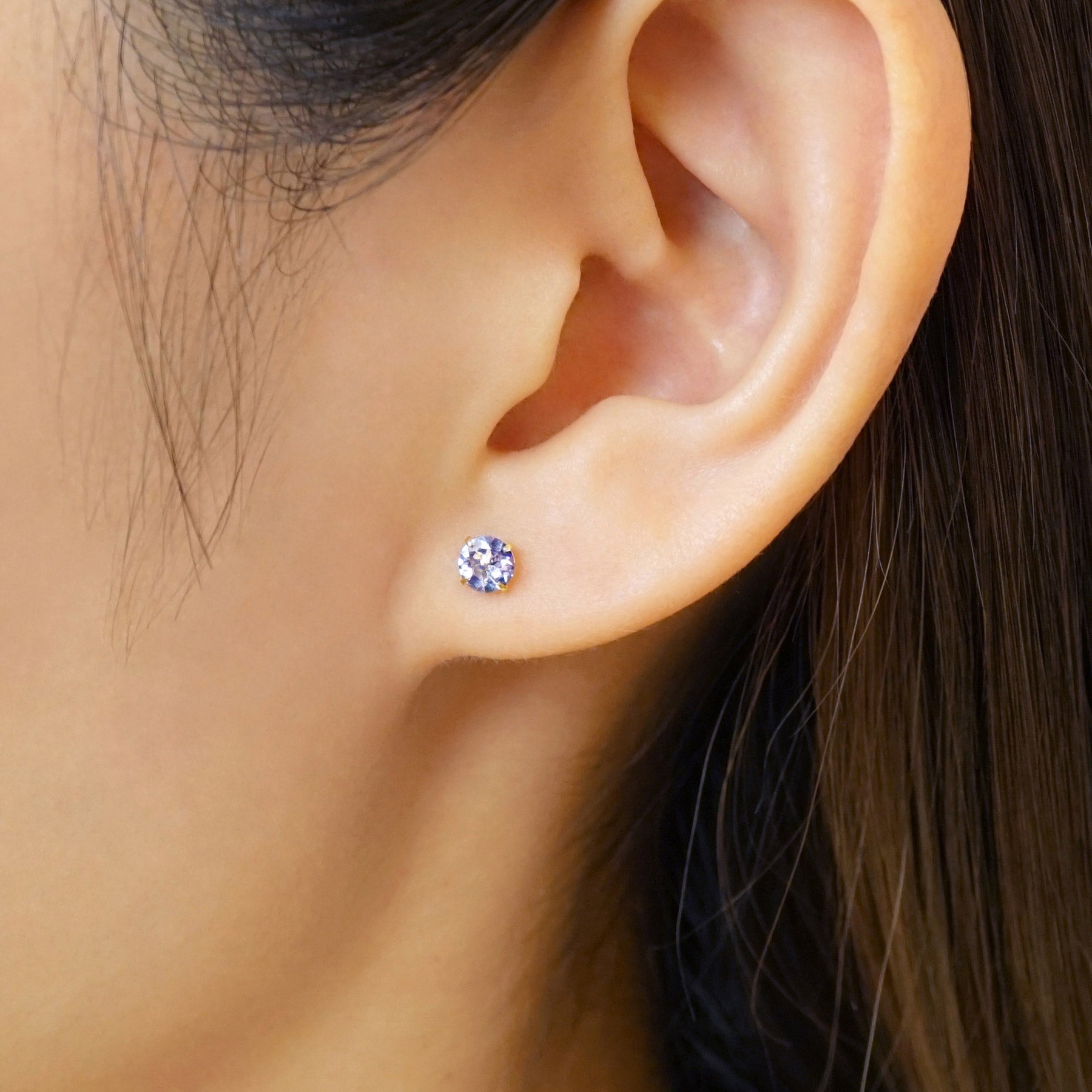 [Second Earrings] 18K Yellow Gold Tanzanite Earrings - Model Image