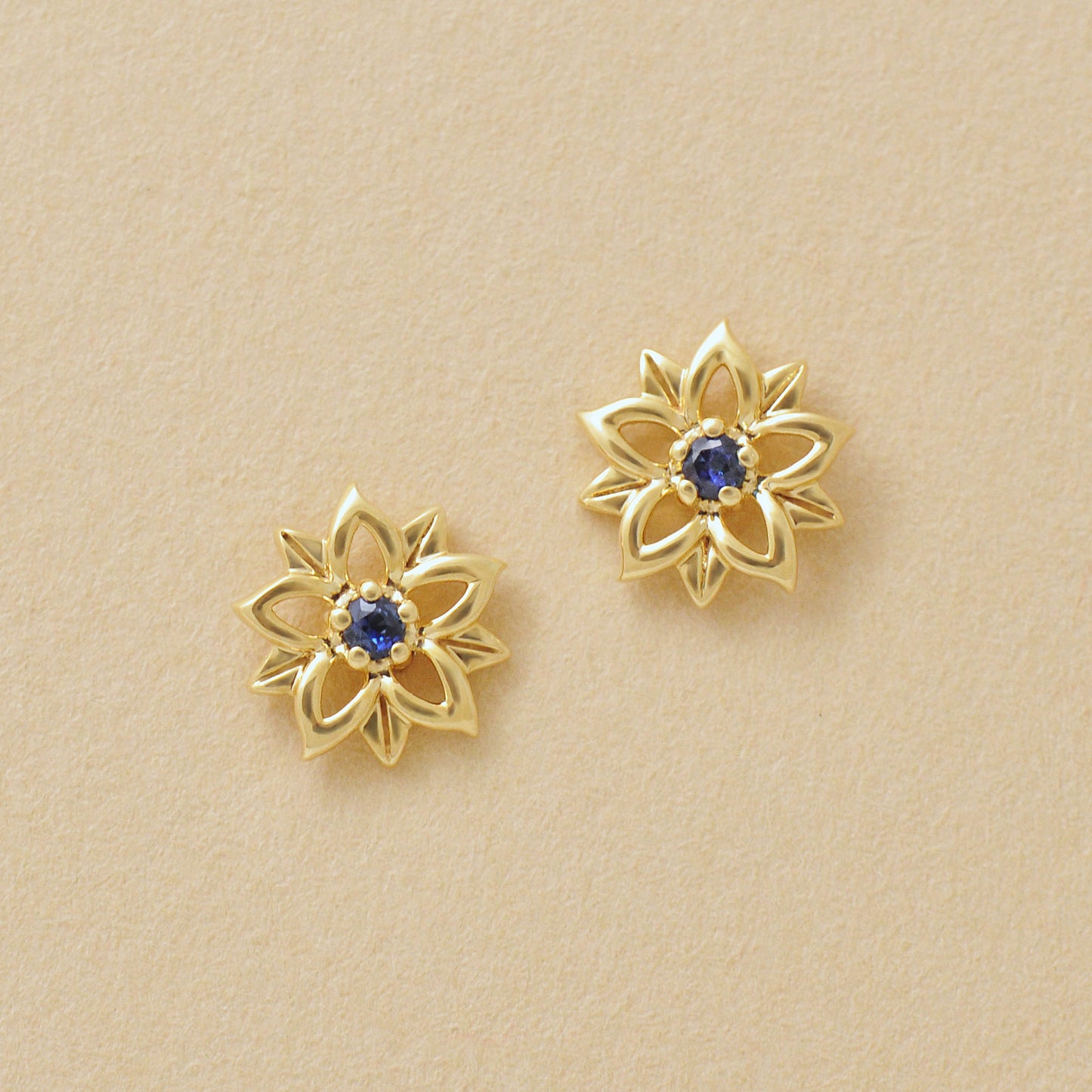 [Birth Flower Jewelry] September - Gentian Openwork Earrings (18K/10K Yellow Gold) - Product Image