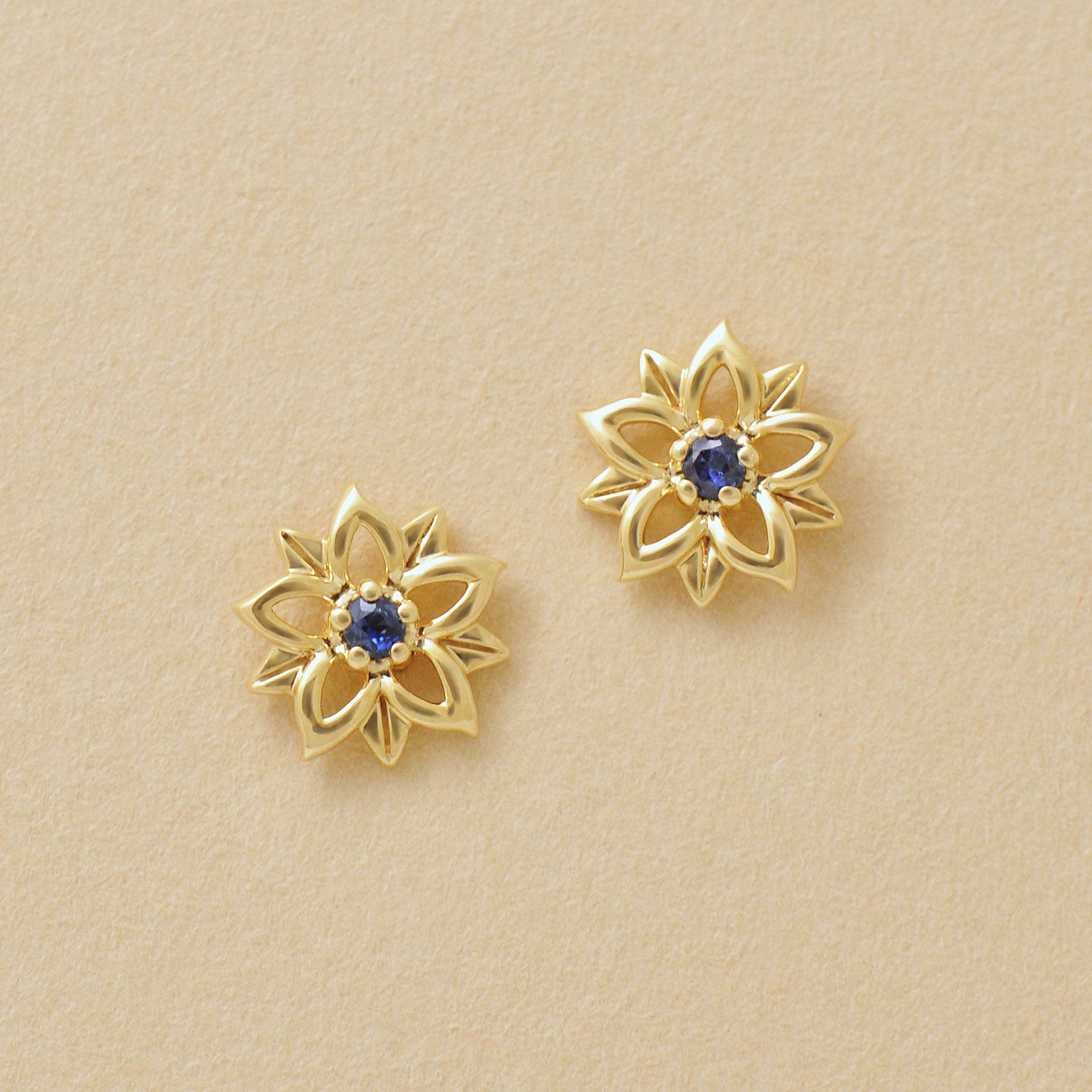 [Birth Flower Jewelry] September - Gentian Openwork Earrings (18K/10K Yellow Gold) - Product Image