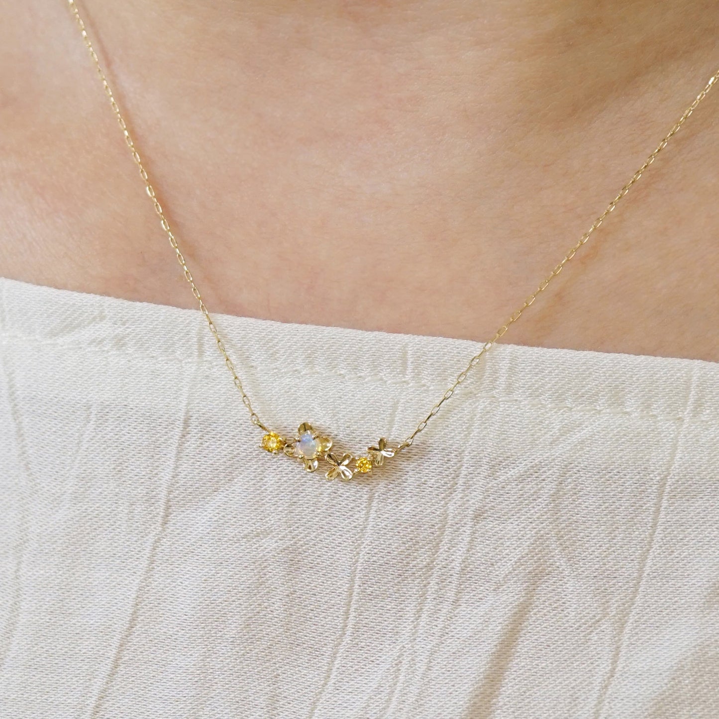[Birth Flower Jewelry] October - Fragrant Olive Necklace (10K Yellow Gold) - Model Image