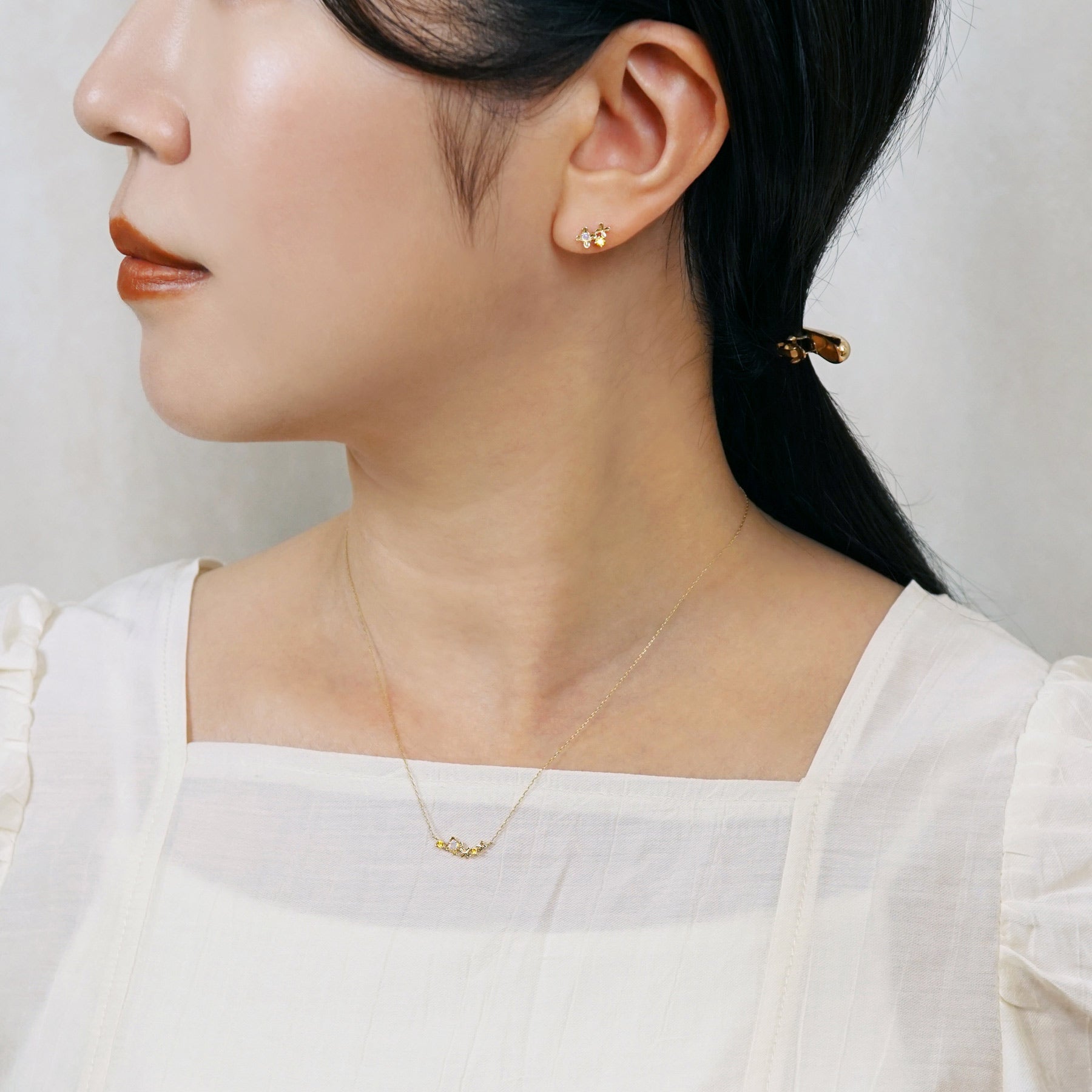 [Birth Flower Jewelry] October - Fragrant Olive Necklace (10K Yellow Gold) - Model Image