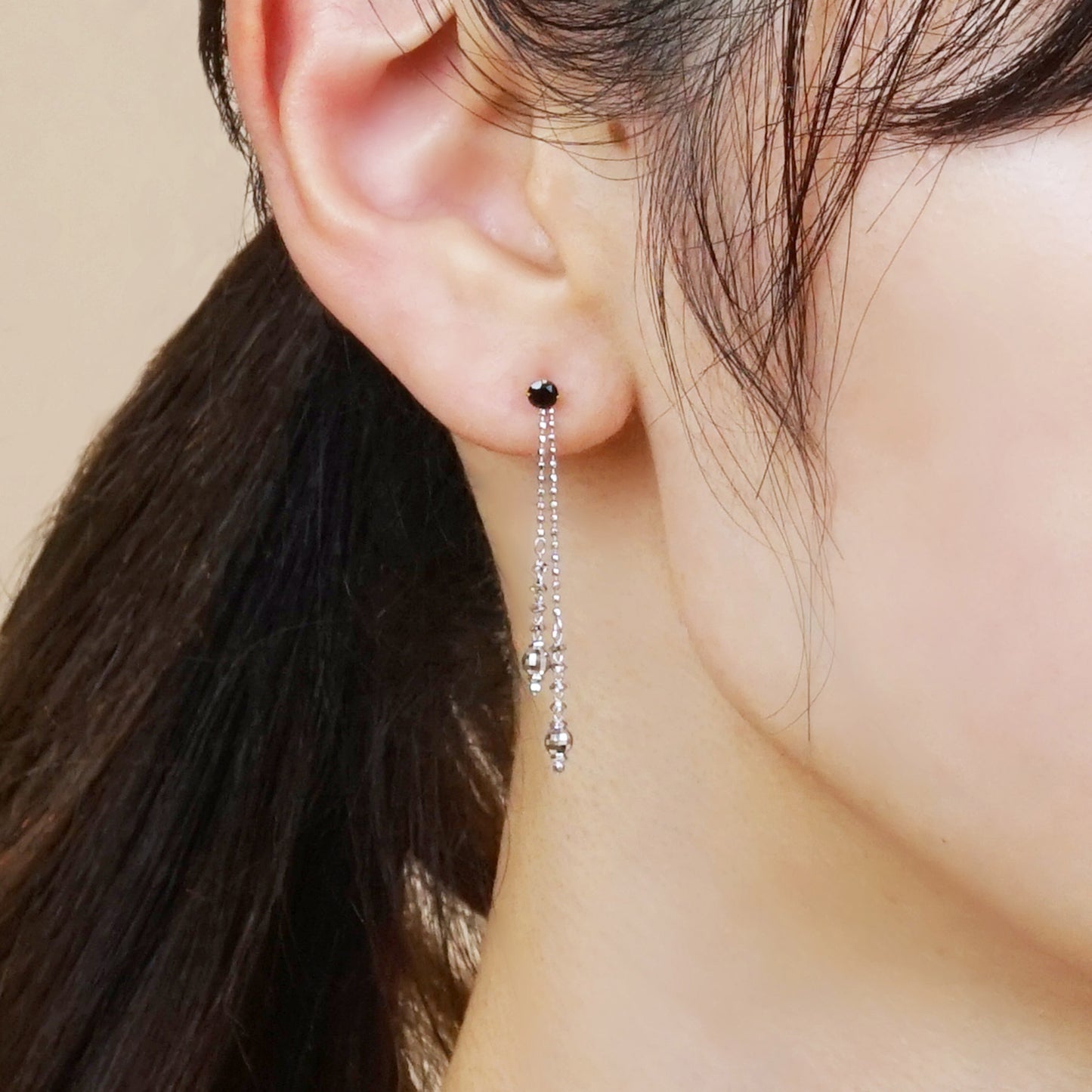 [Palette] Twin Mirror Earring Charms (10K White Gold) - Model Image