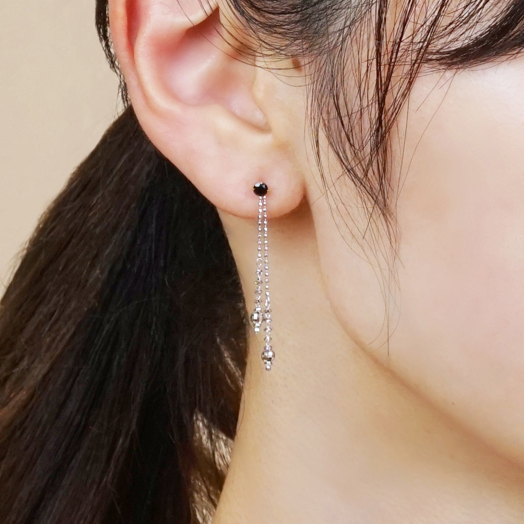 [Palette] Twin Mirror Earring Charms (10K White Gold) - Model Image
