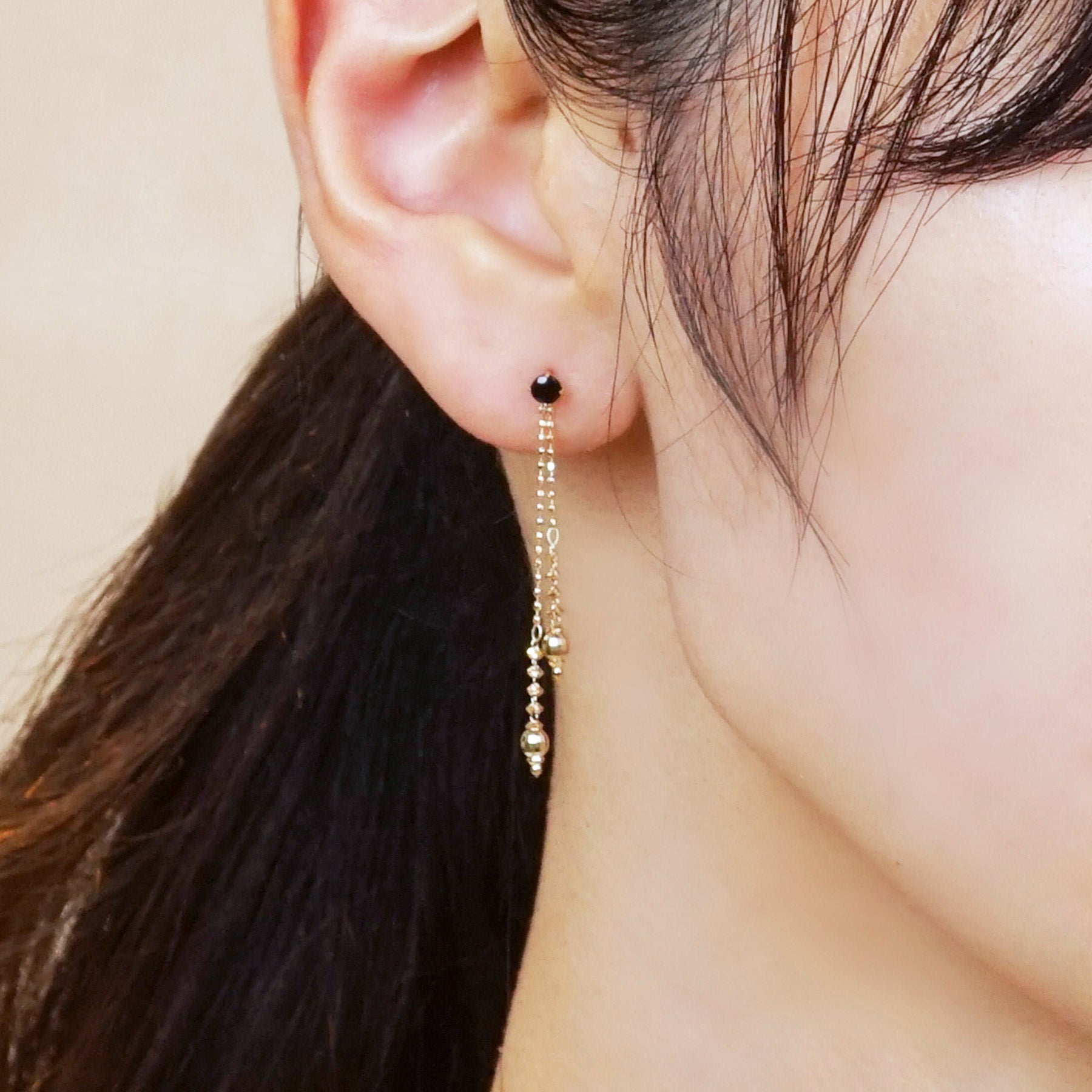 [Palette] Twin Mirror Earring Charms (10K Yellow Gold) - Model Image