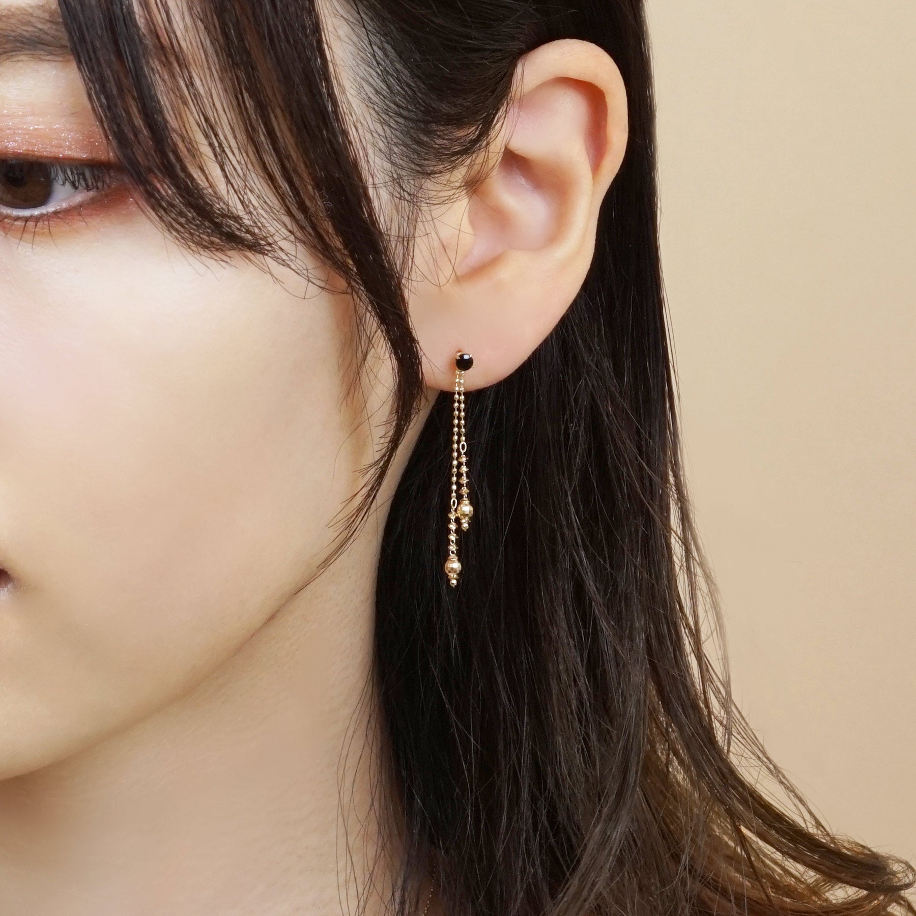 [Palette] Twin Mirror Earring Charms (10K Yellow Gold) - Model Image