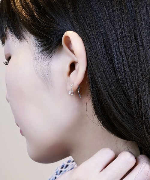 [Palette] 14K White Gold Wire Earring Bases - Model Image
