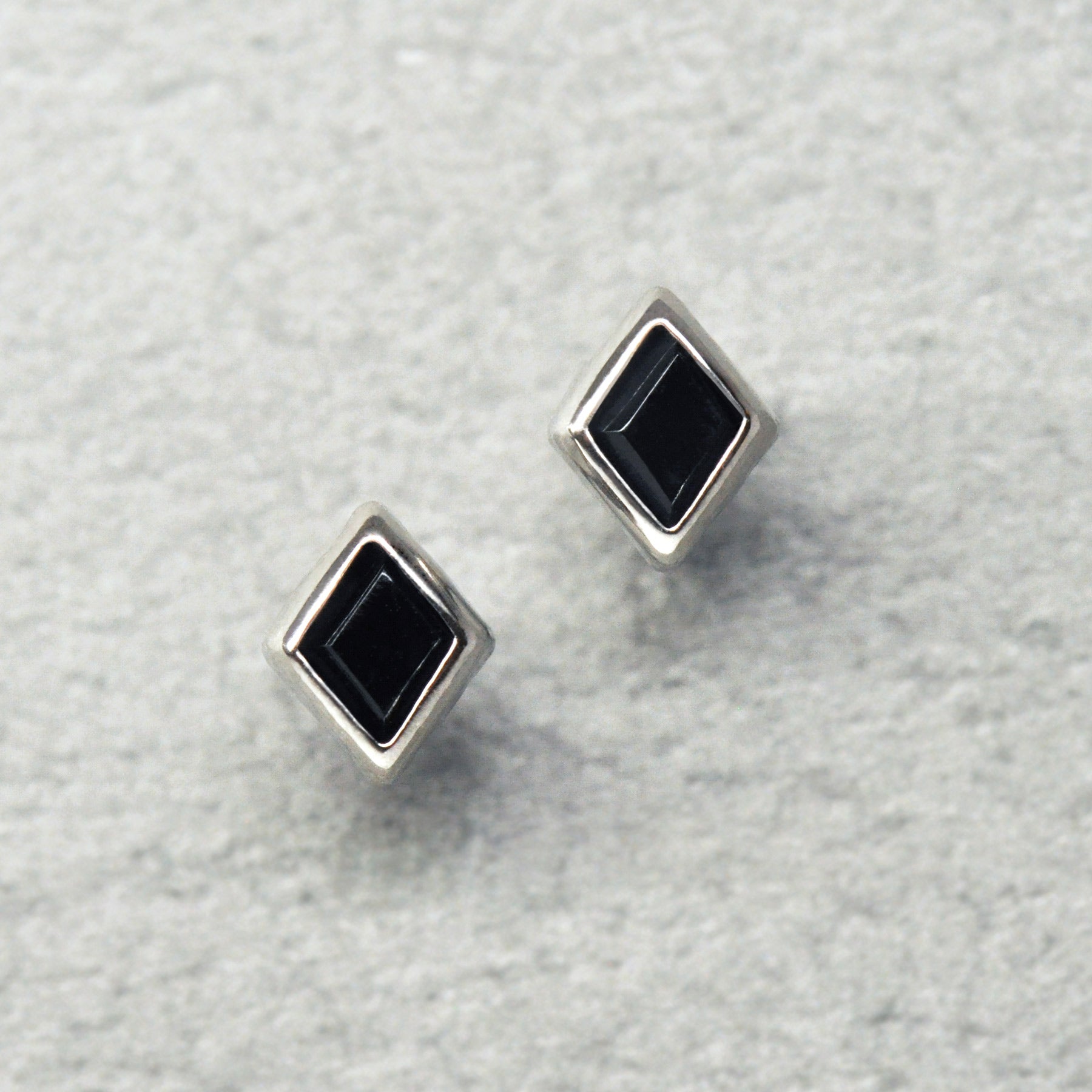 [Second Earrings] Platinum Onyx Earrings - Product Image