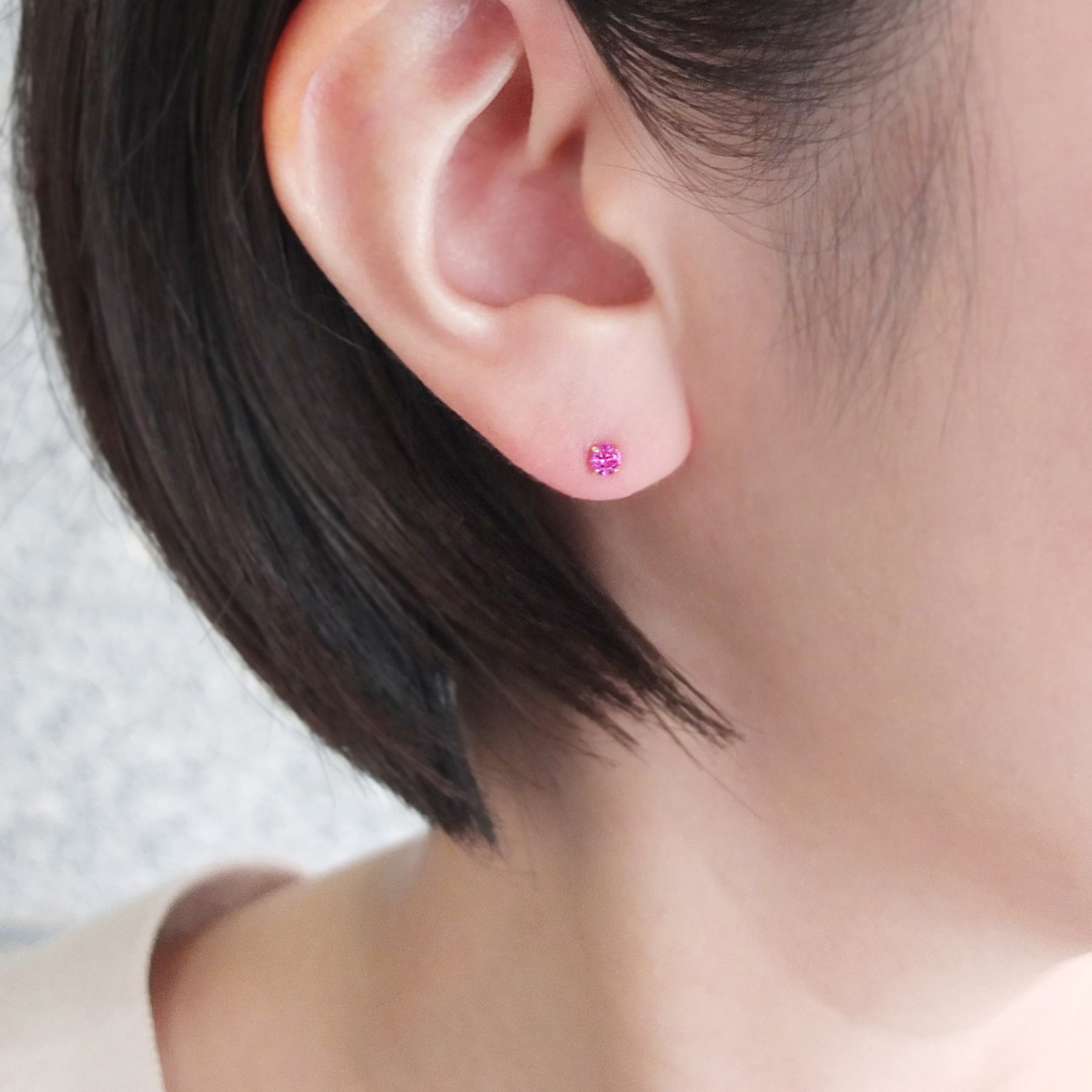 [Second Earrings] 18K Yellow Gold Ruby Earrings - Model Image
