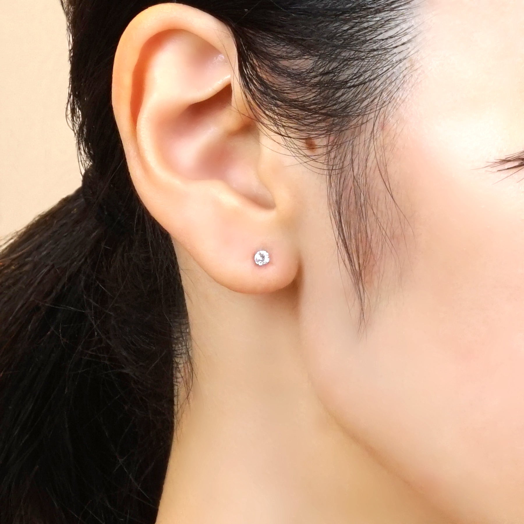 [Second Earrings] Platinum Cubic Zirconia Earring - Model Image