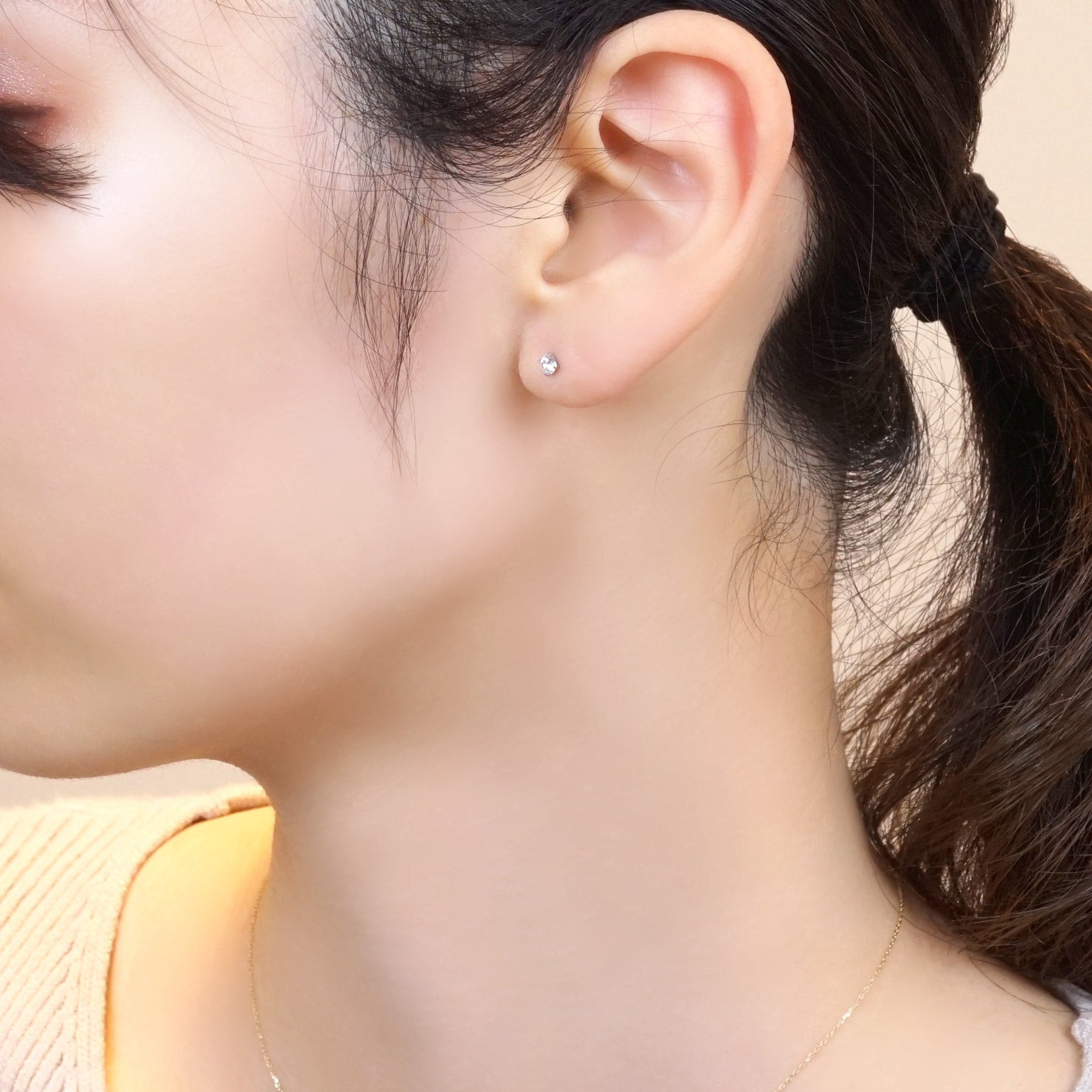 [Second Earrings] Platinum Cubic Zirconia Earring - Model Image