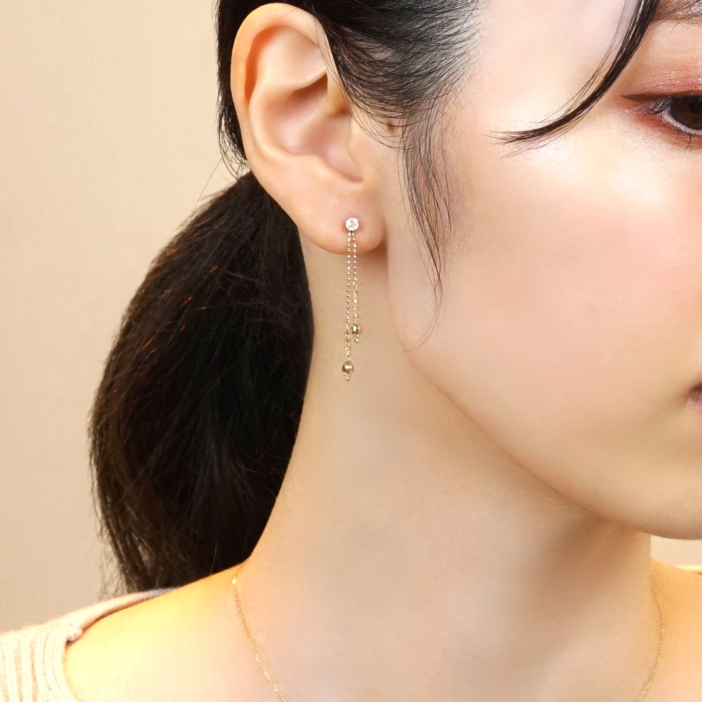 [Second Earrings] 18K Yellow Gold Moonstone Earrings - Model Image