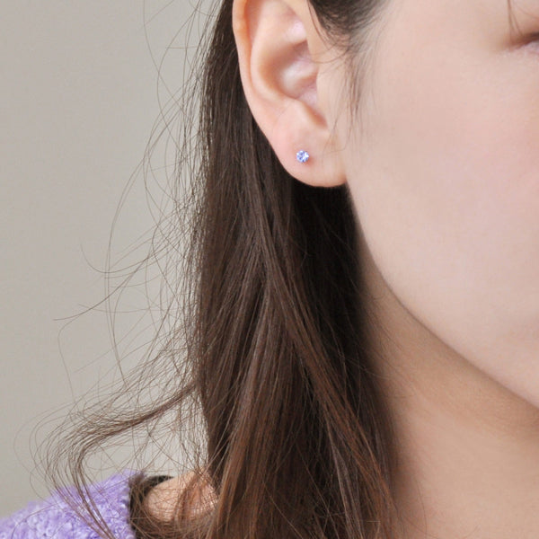 [Second Earrings] 18K Yellow Gold Tanzanite Earrings - Model Image
