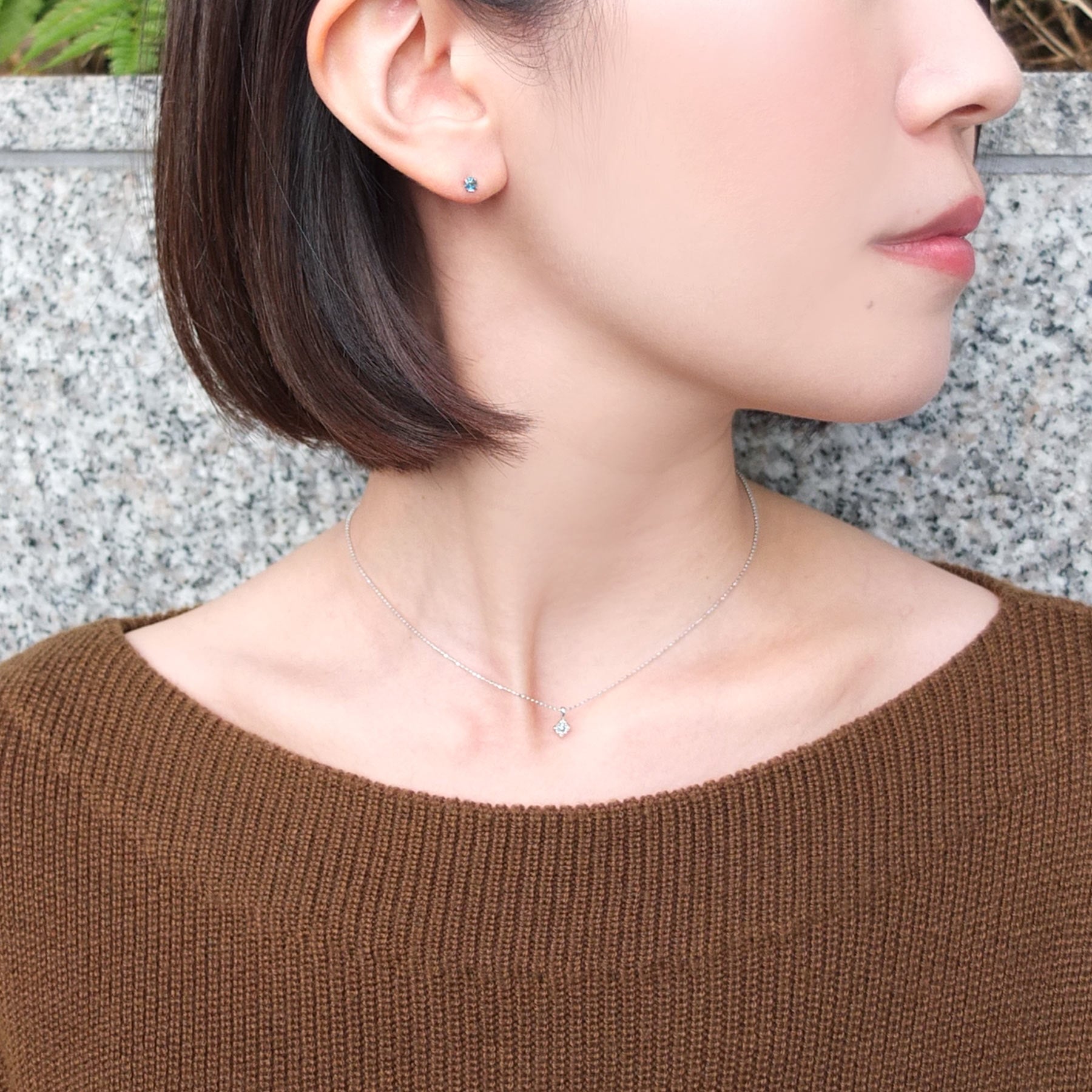 [Second Earrings] 18K Yellow Gold London Blue Topaz Earrings - Model Image