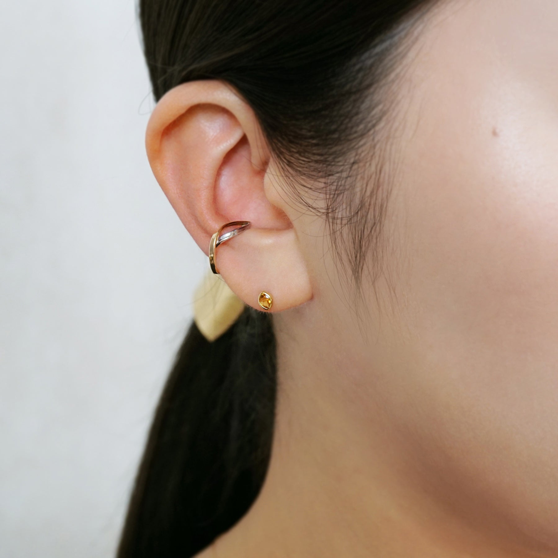 [Second Earrings] 18K Citrine Marquise Earrings (Yellow Gold) - Model Image