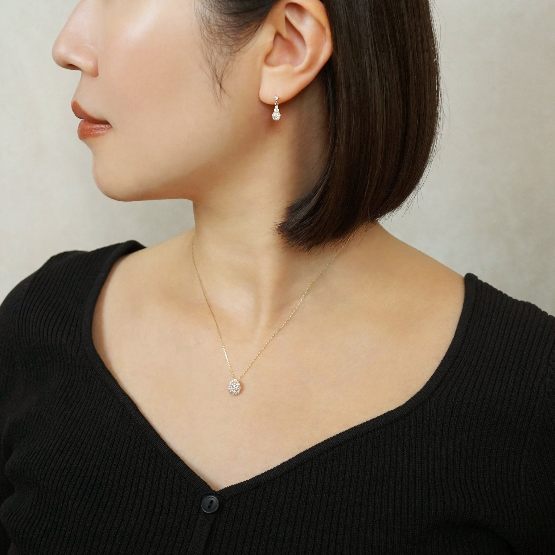 18K/10K Moissanite Milgrain Shining Earrings (Yellow Gold) - Model Image
