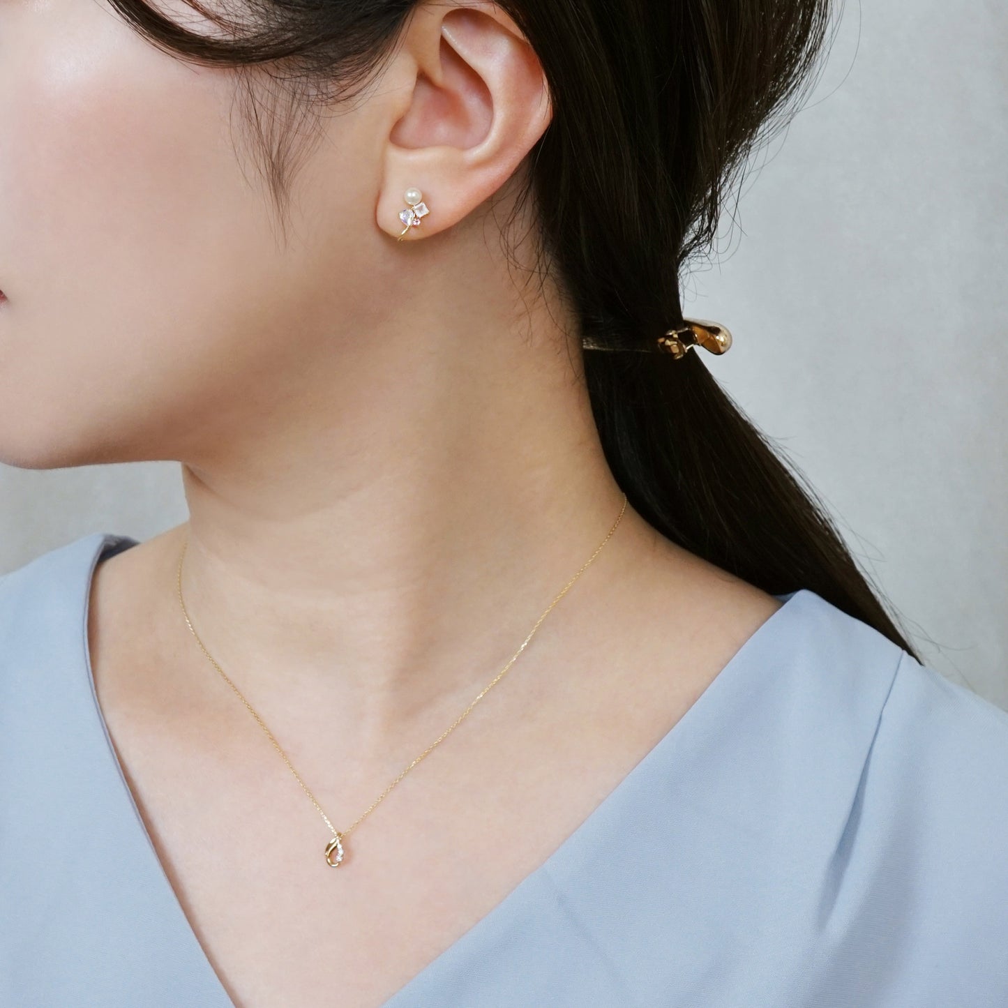 [Airy Clip-On Earrings] 10K Pink Stone Earrings (Yellow Gold) - Model Image