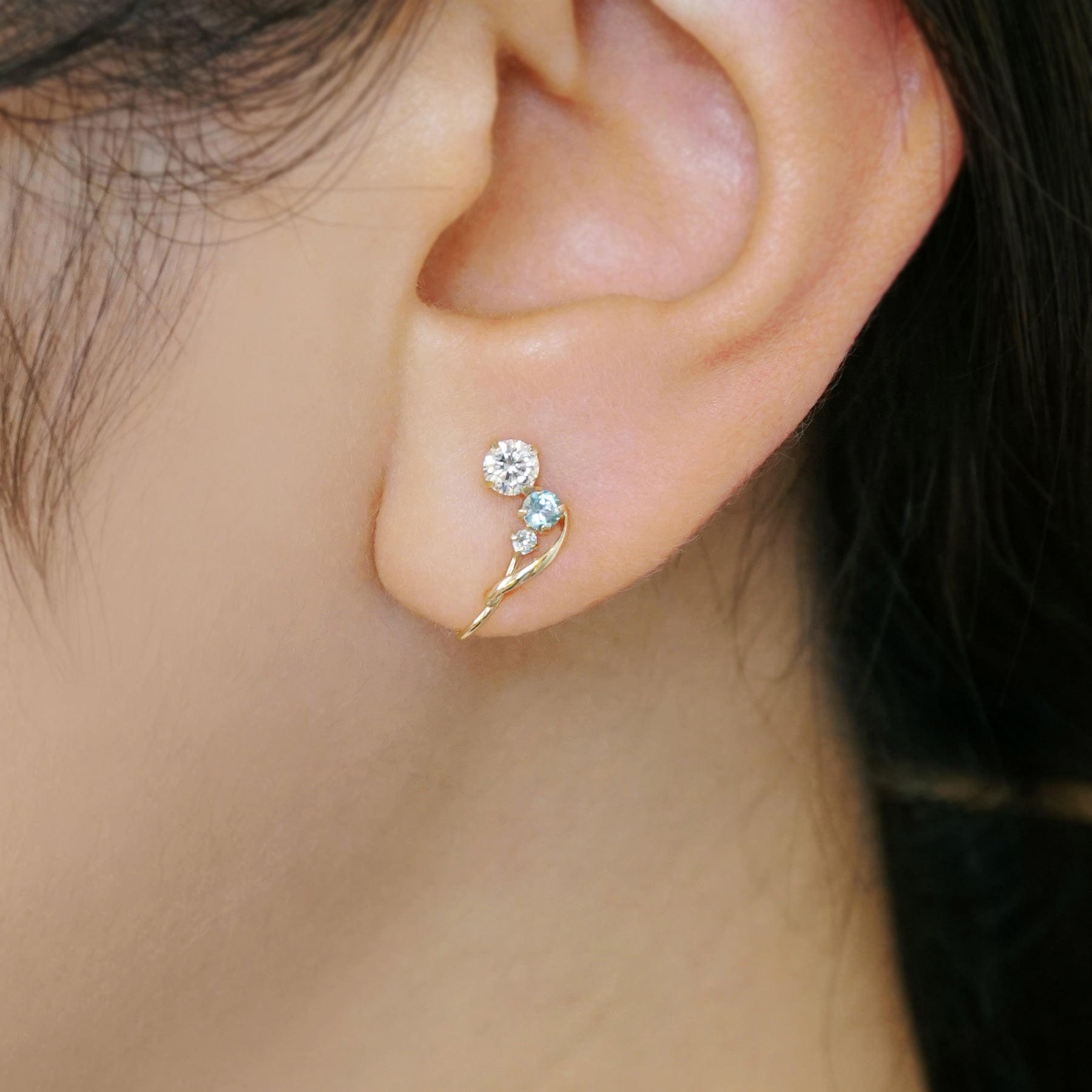 [Airy Clip-On Earrings] 10K Blue Topaz Earrings (Yellow Gold) - Model Image