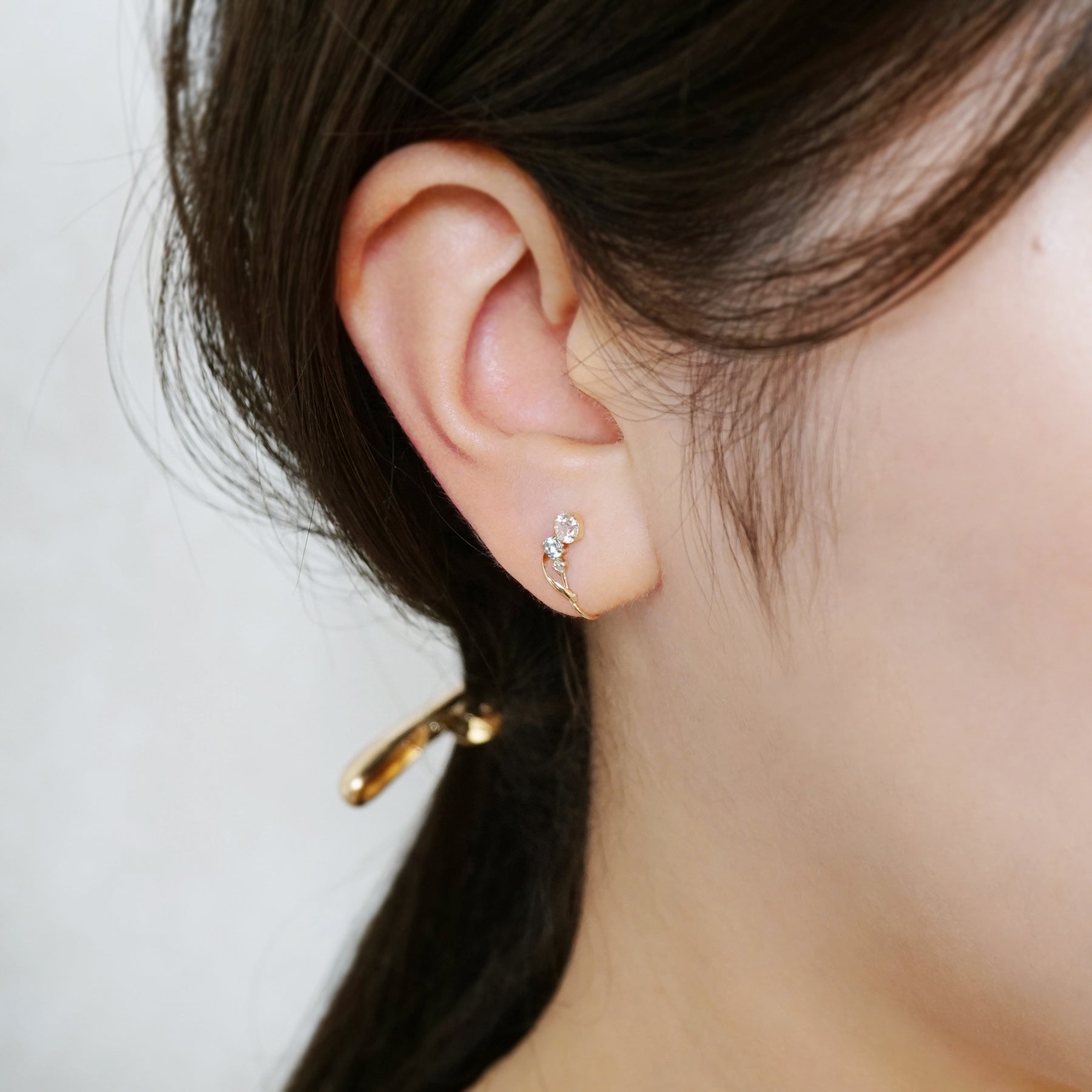 [Airy Clip-On Earrings] 10K Blue Topaz Earrings (Yellow Gold) - Model Image