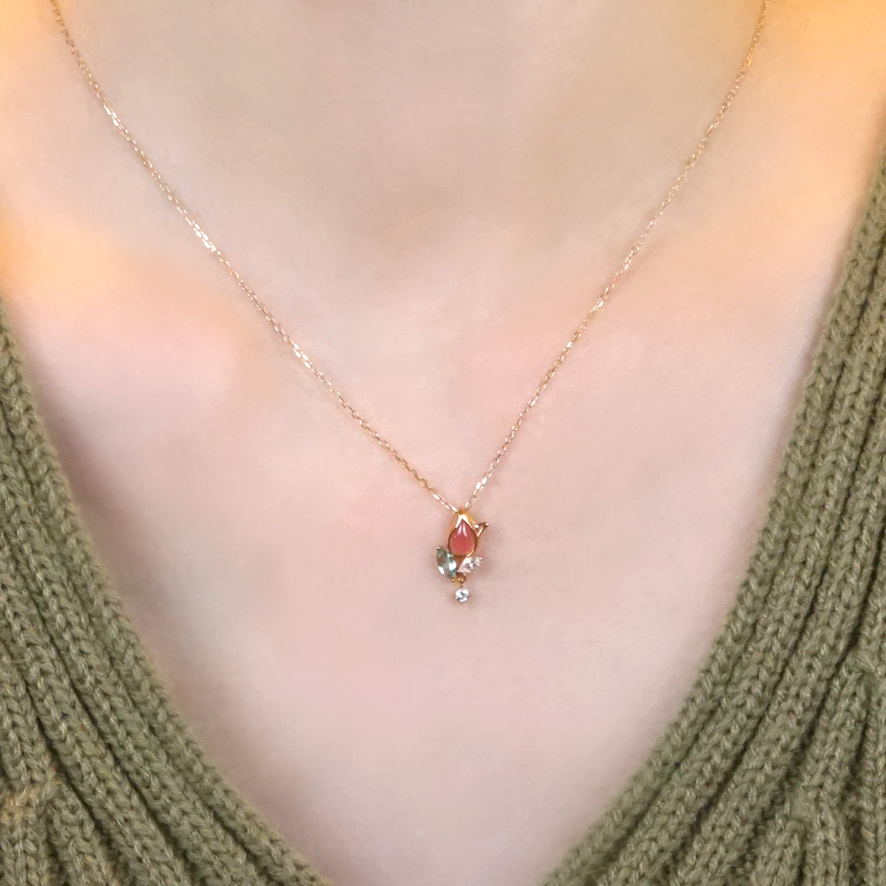 [Birth Flower Jewelry] March Tulip Necklace (Rose Gold) - Model Image