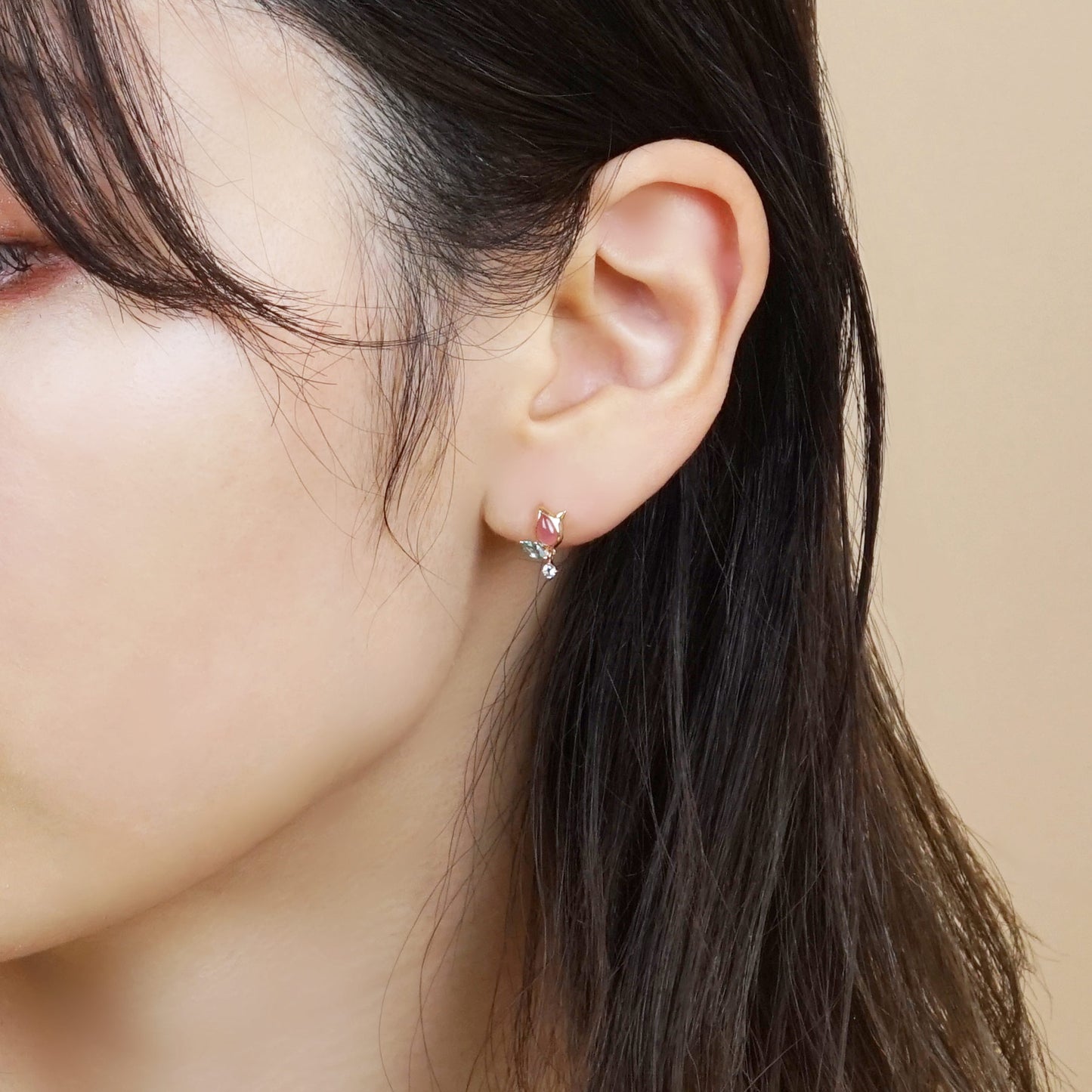 [Birth Flower Jewelry] March Tulip Earrings (Rose Gold) - Model Image