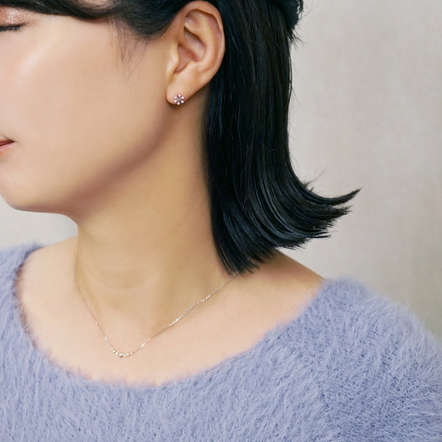 [Solo Earring] 14K/10K Snowflake Stud Single Earring (White Gold) - Model Image