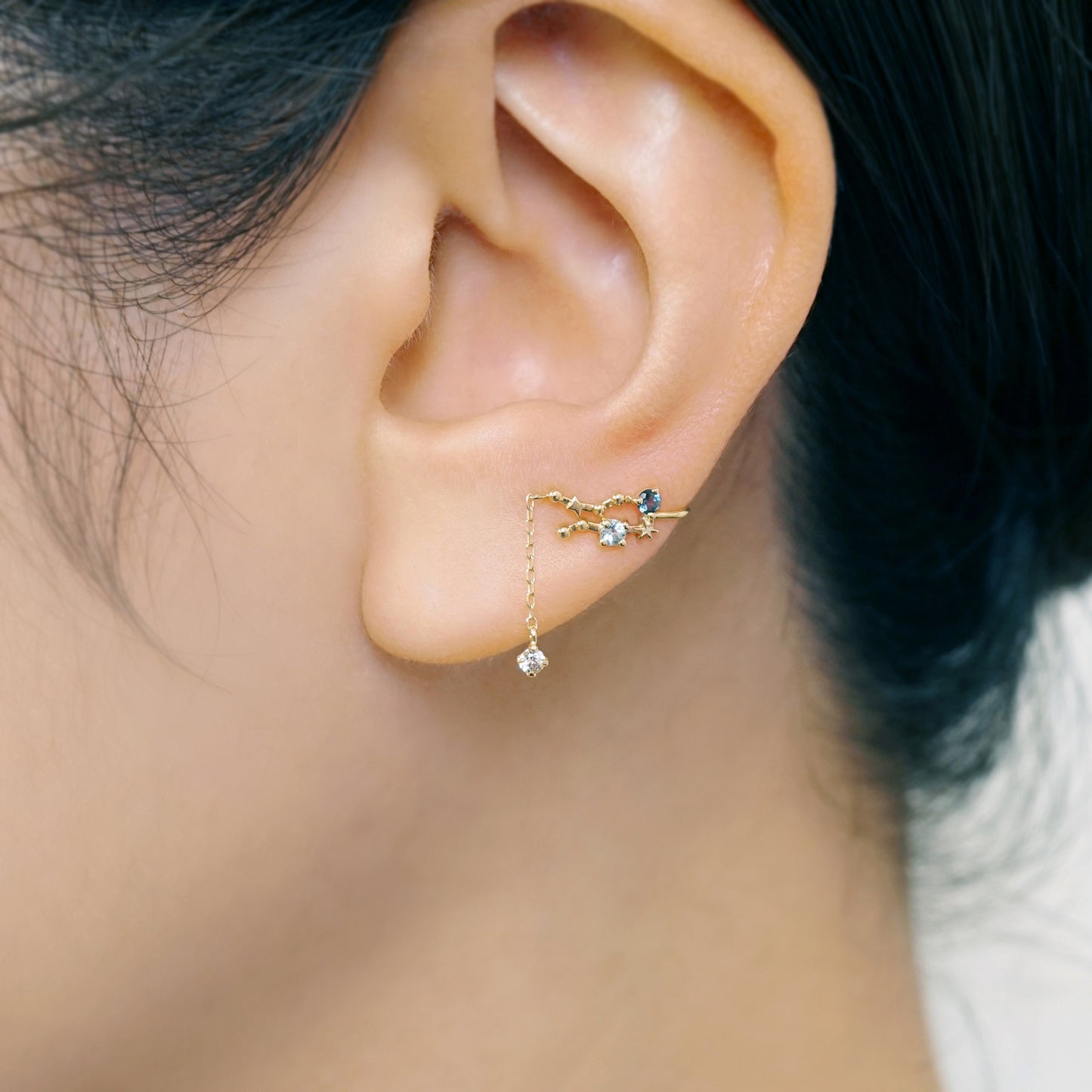 [Solo Earring] 18K/10K "Geminid Meteor Shower" Clipper Wire Single Earring (Yellow Gold) - Model Image