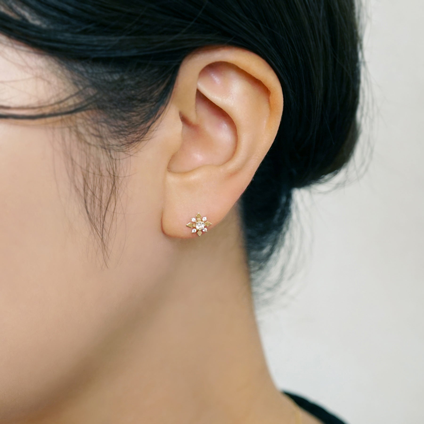 [Solo Earring] 18K/10K "The First Star" 3Way Chain Stud Single Earring (Yellow Gold) - Model Image