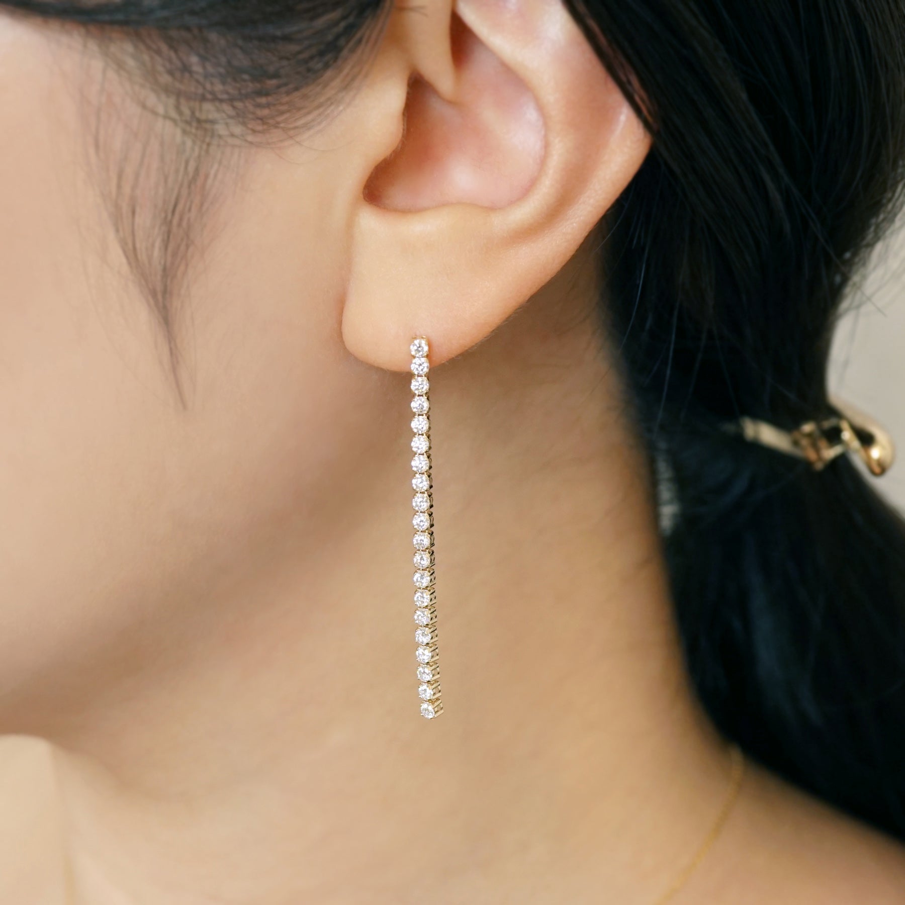 [Solo Earring] 18K/10K Moissanite Long Tennis Chain Single Earring (Yellow Gold) - Model Image
