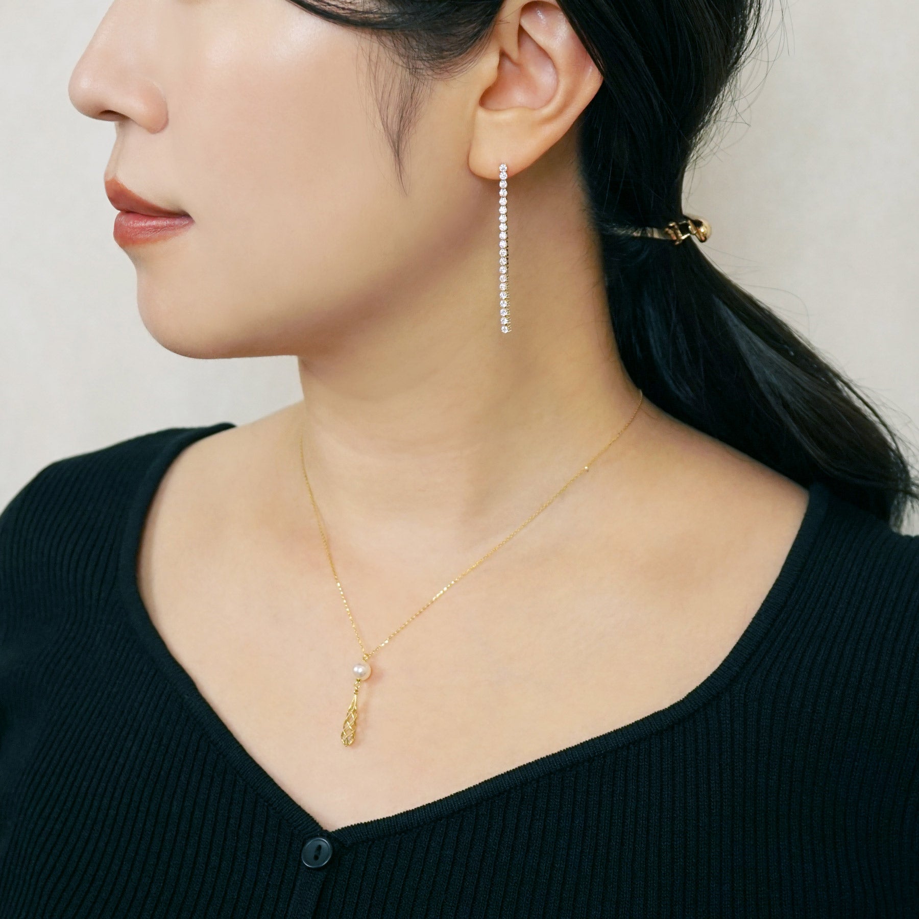 [Solo Earring] 18K/10K Moissanite Long Tennis Chain Single Earring (Yellow Gold) - Model Image