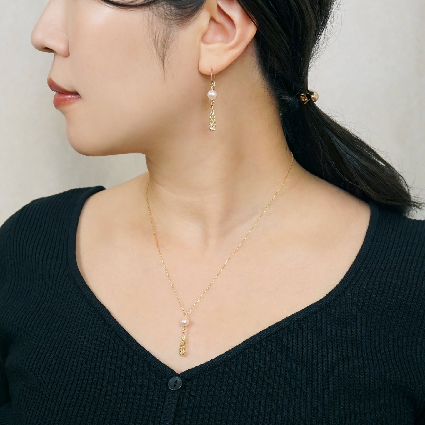 [Pannier] 18K Akoya Pearl Elegant Necklace (Yellow Gold) - Model Image