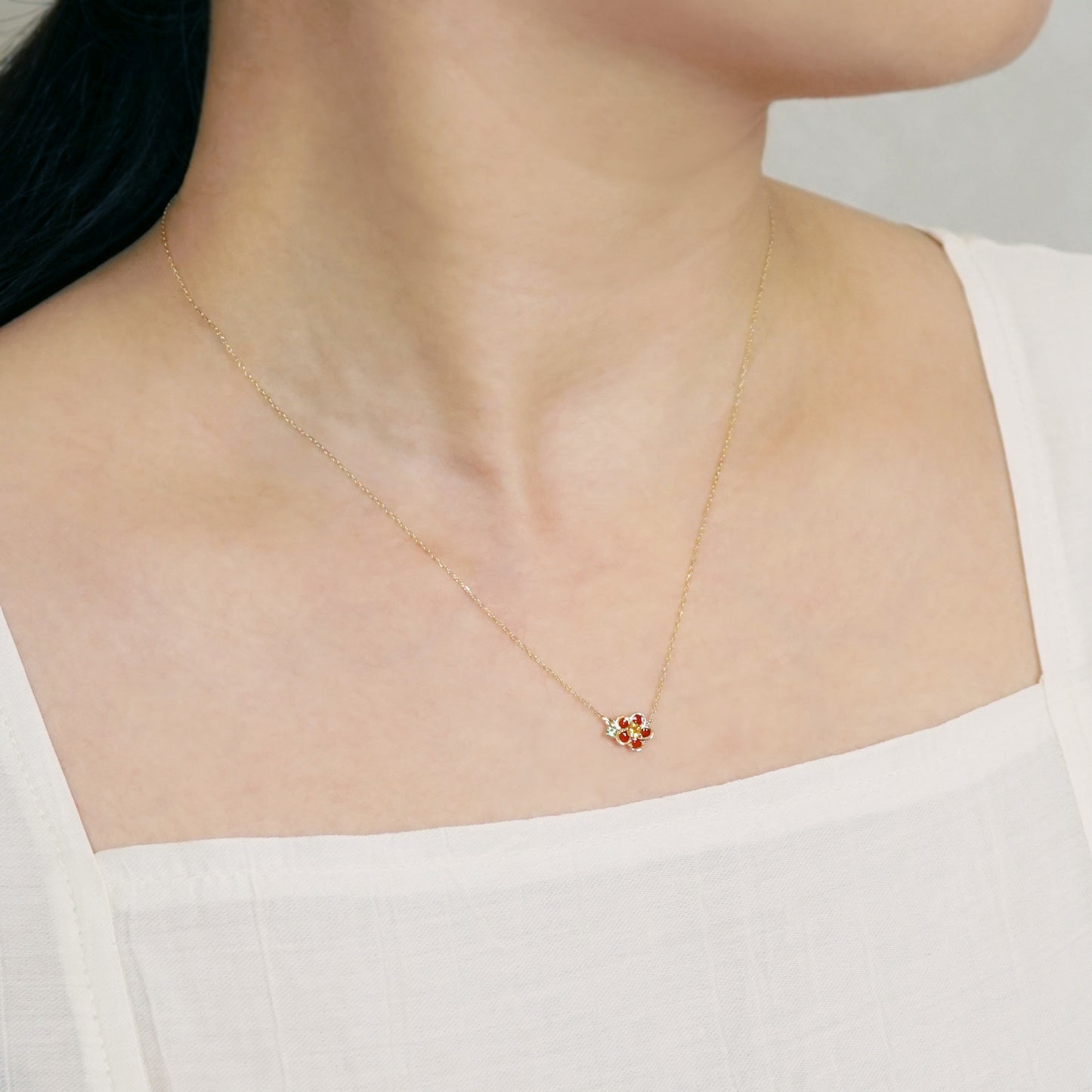 [Birth Flower Jewelry] November - Camellia Necklace (10K Yellow Gold) - Model Image