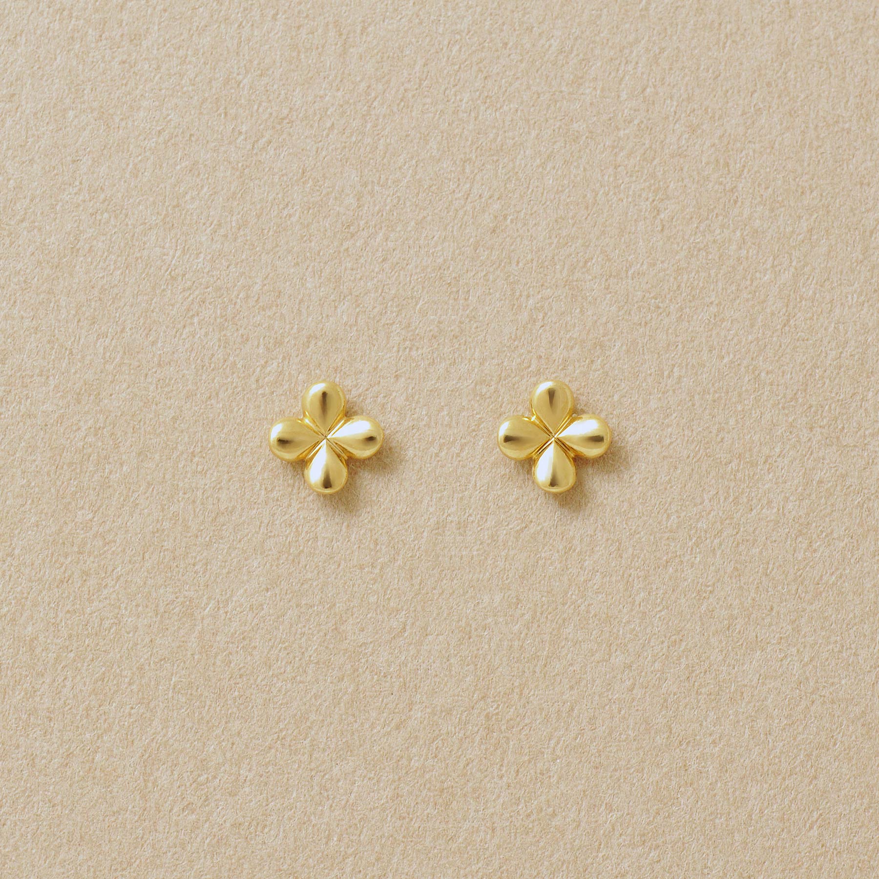 [Second Earrings] 18K Mini Flower Earrings (Yellow Gold) - Product Image