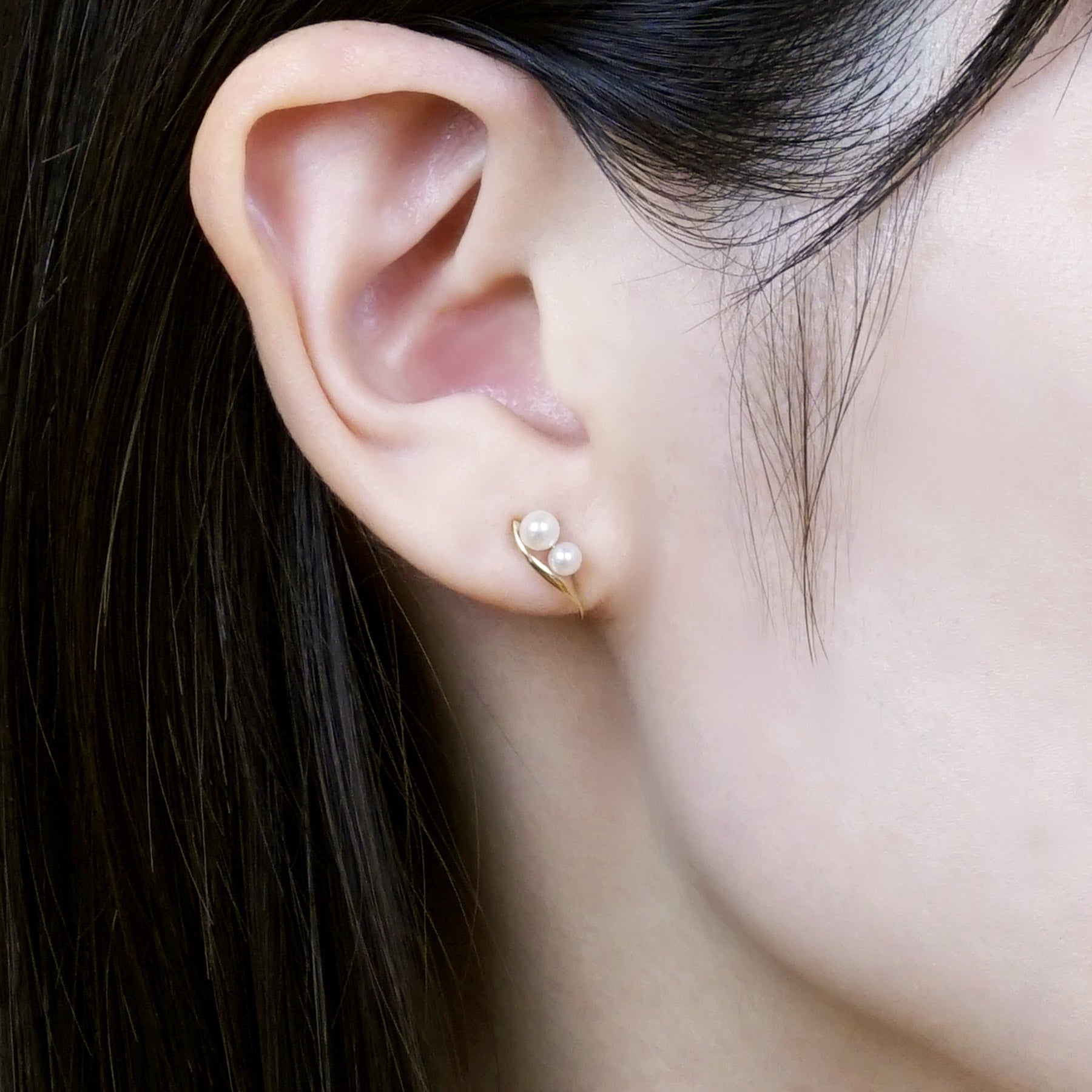 18K/10K Yellow Gold Freshwater Pearl Twisted Earrings - Model Image