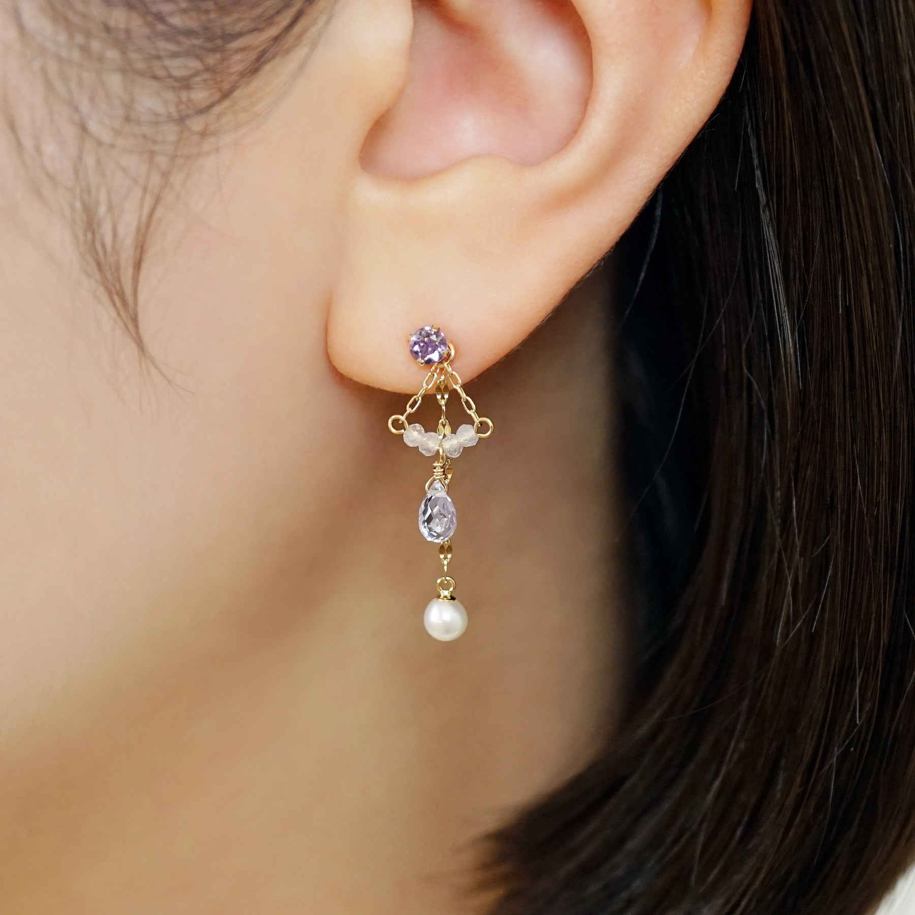 [Palette] 18K/10K Amethyst Charm Set Earrings [Flow] (Yellow Gold) - Model Image