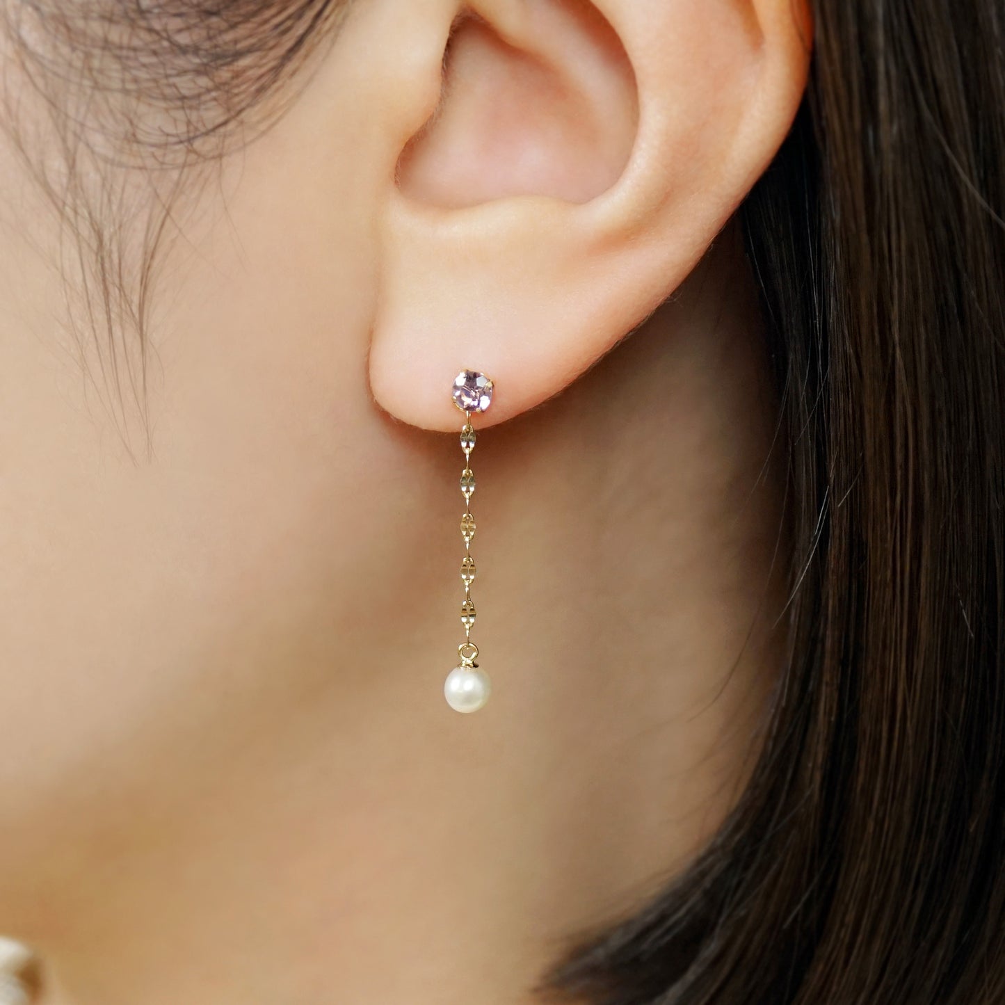 [Palette] 18K/10K Amethyst Charm Set Earrings [Flow] (Yellow Gold) - Model Image