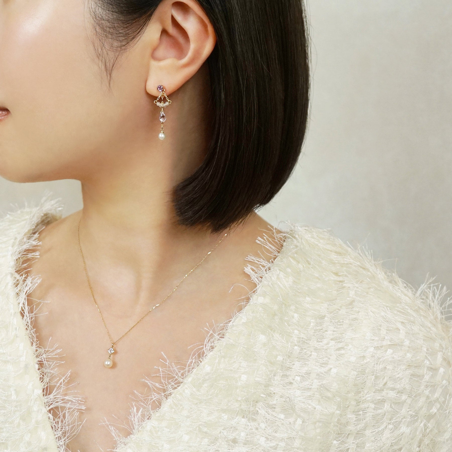 [Palette] 18K/10K Amethyst Charm Set Earrings [Flow] (Yellow Gold) - Model Image