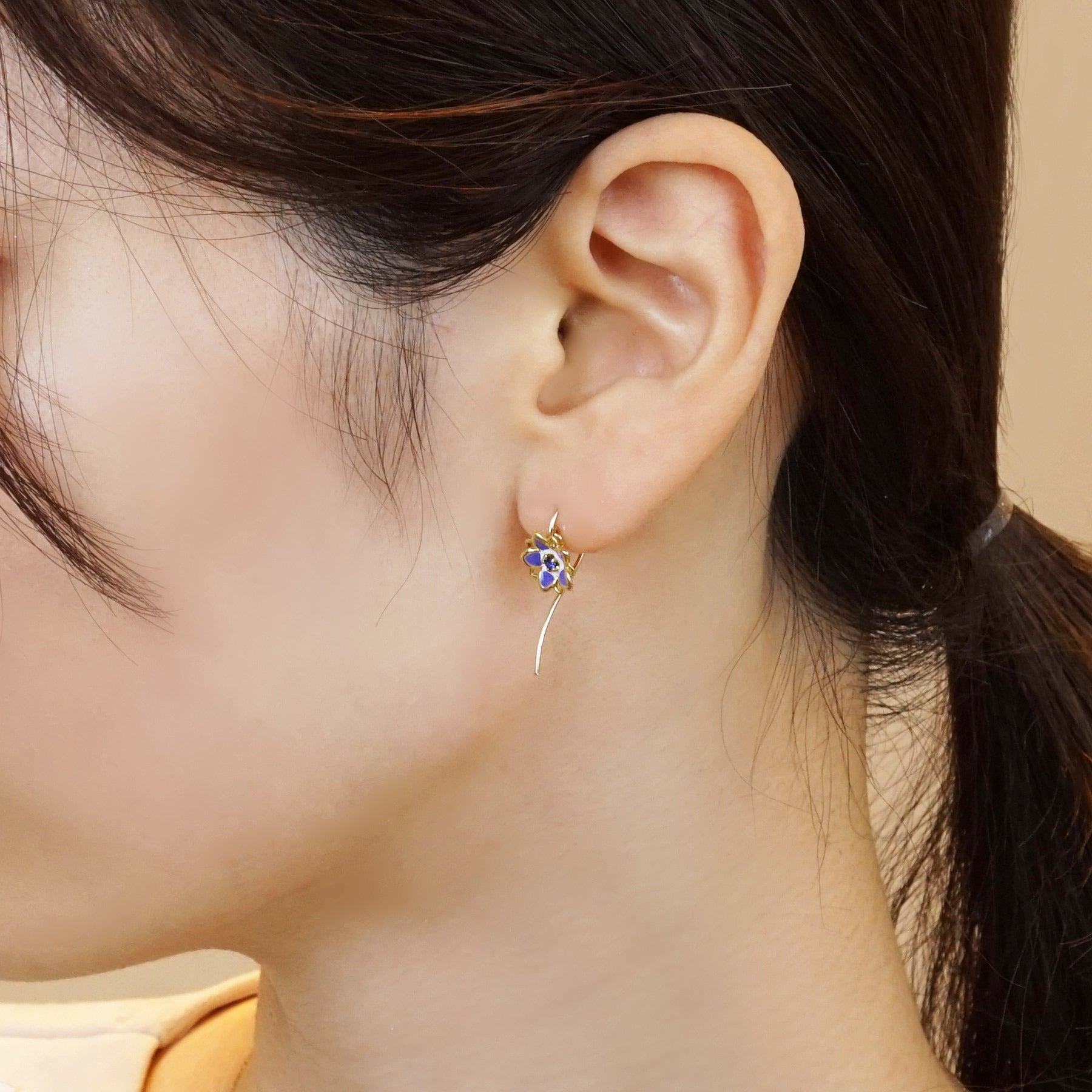 [Birth Flower Jewelry] September - Gentian Earrings (925 Sterling Silver / Gold Filled) - Model Image